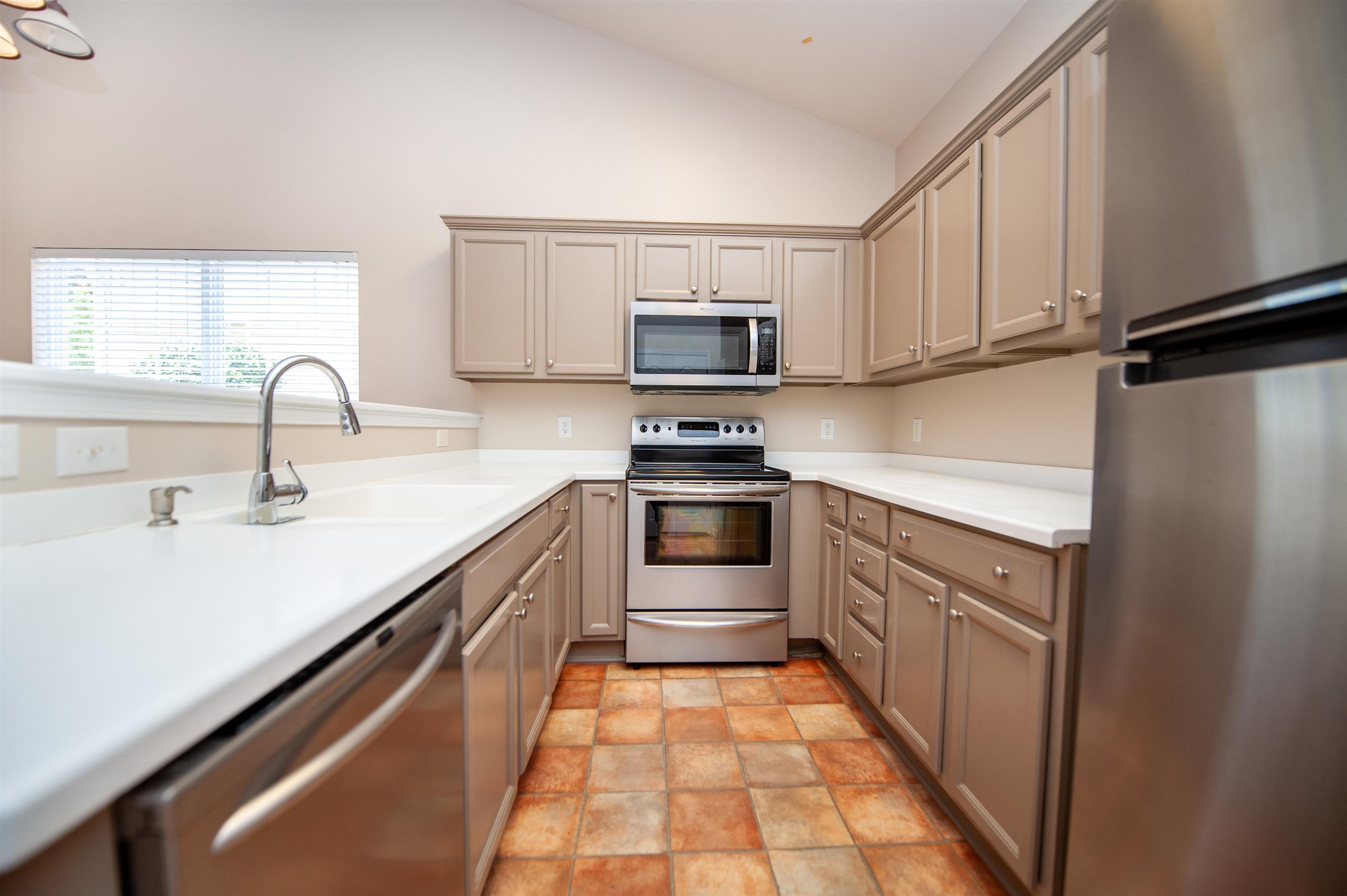 555 Clairidge Drive Property Photo 6