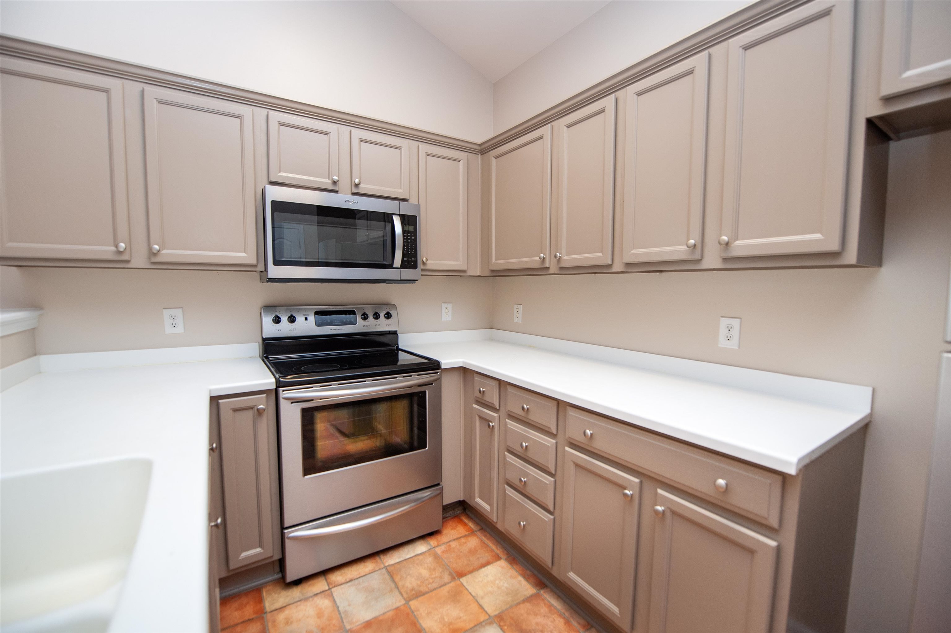 555 Clairidge Drive Property Photo 7