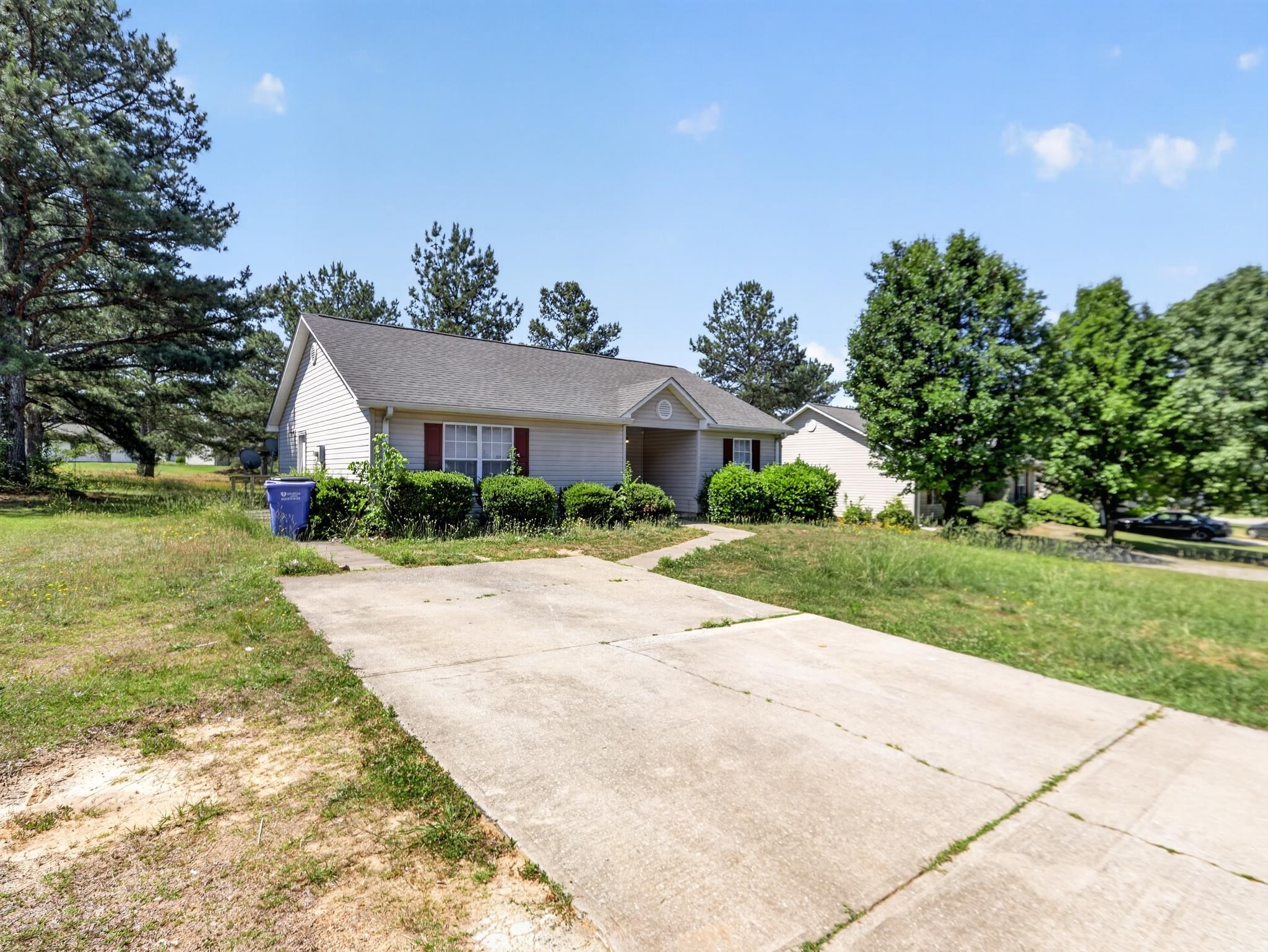 1833 Tamara Way Property Photo 2