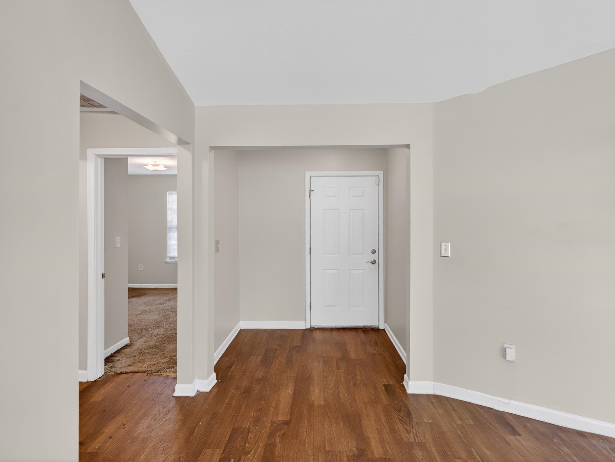 1833 Tamara Way Property Photo 4