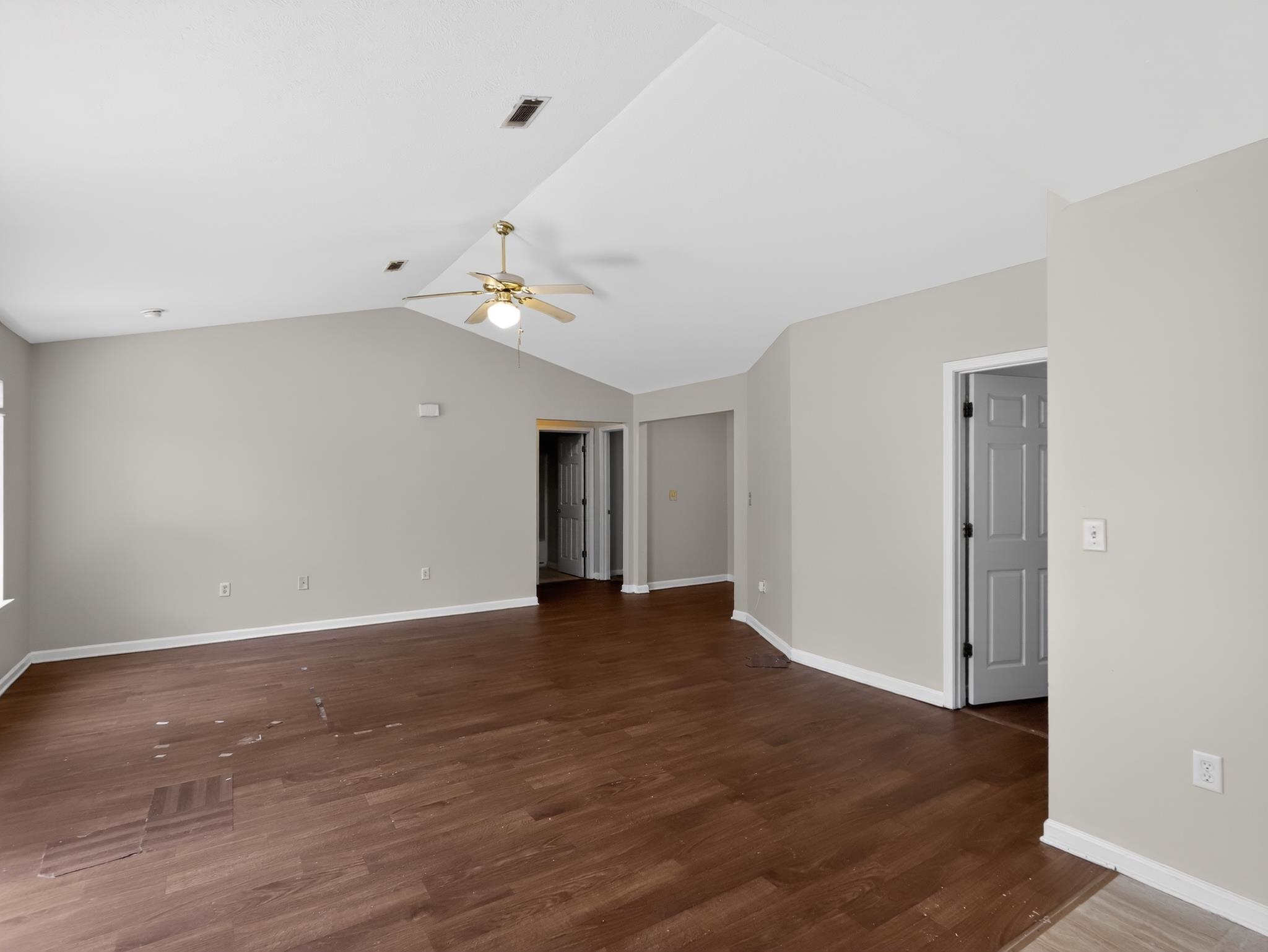 1833 Tamara Way Property Photo 5