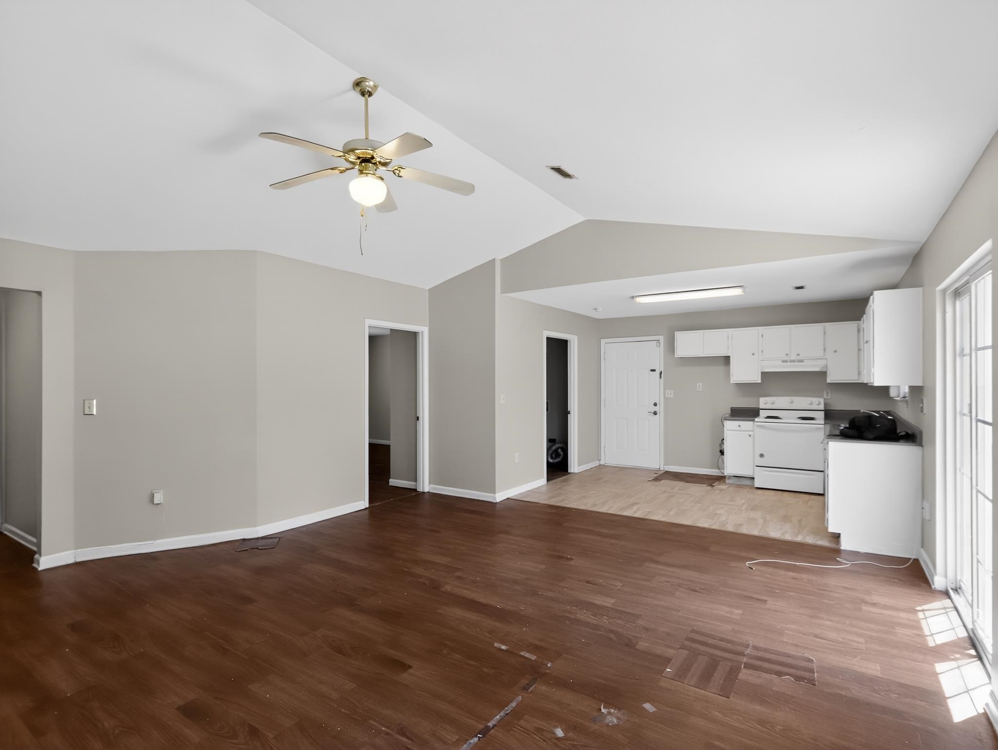 1833 Tamara Way Property Photo 6