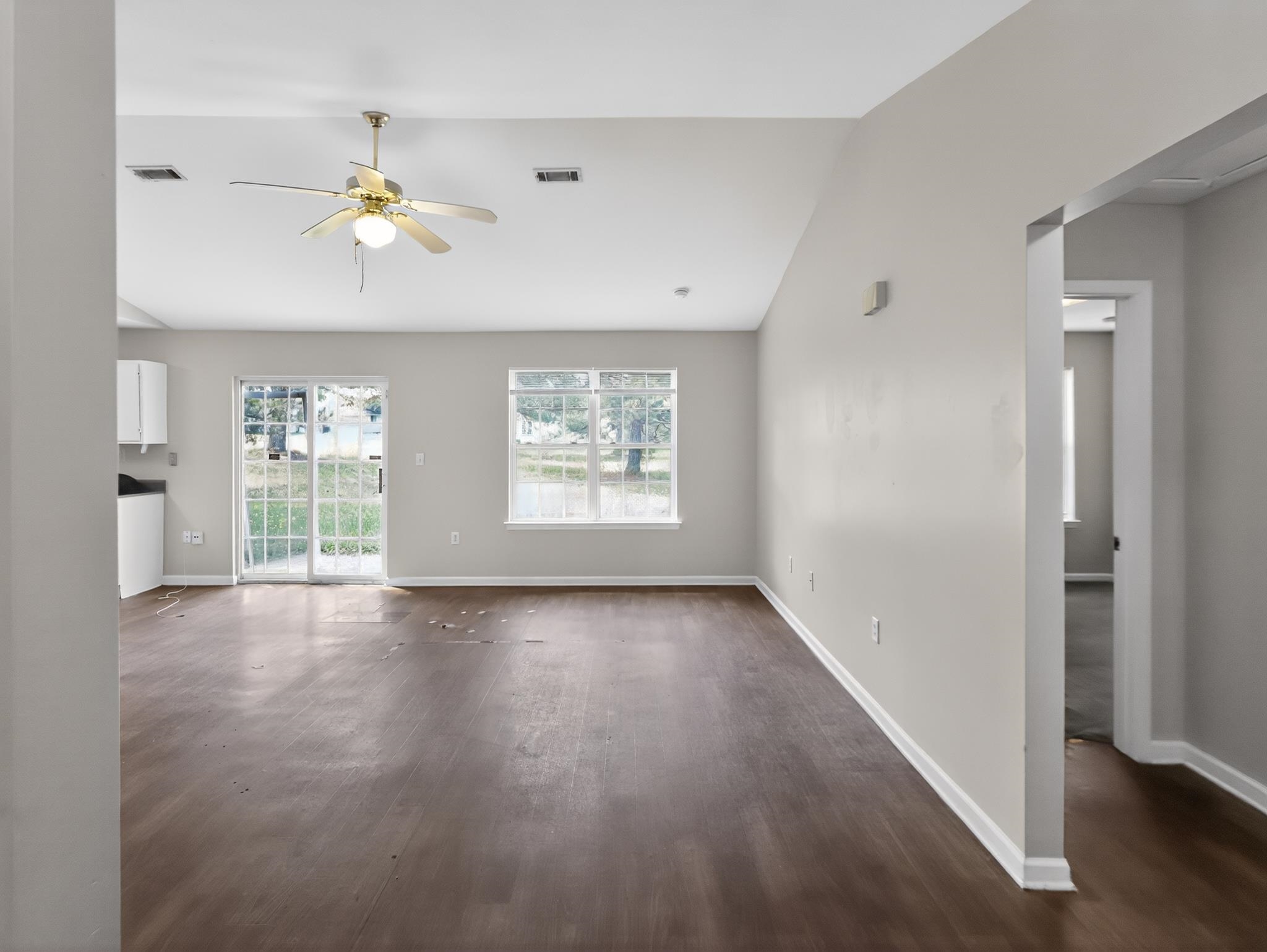1833 Tamara Way Property Photo 10
