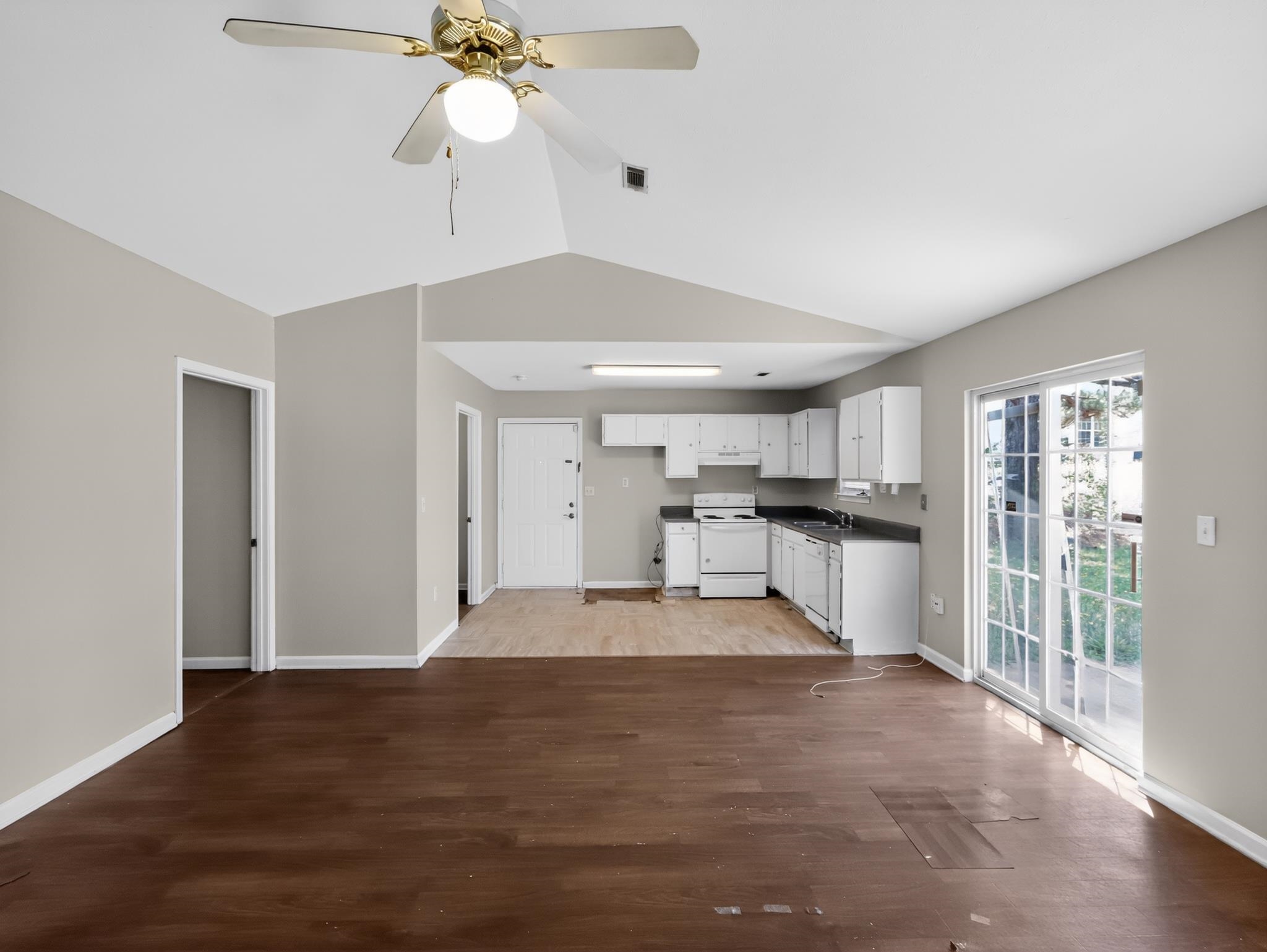 1833 Tamara Way Property Photo 12