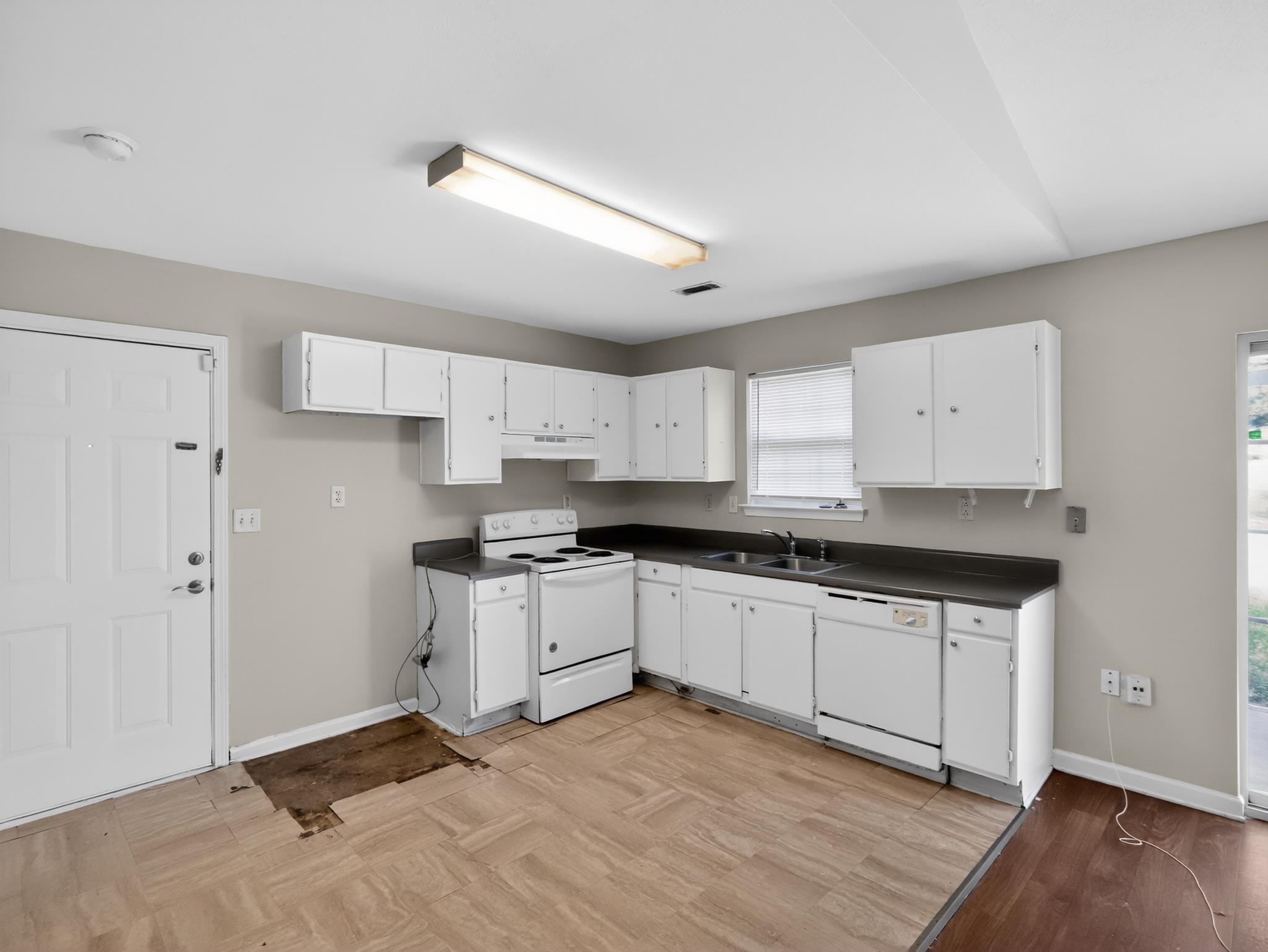 1833 Tamara Way Property Photo 13