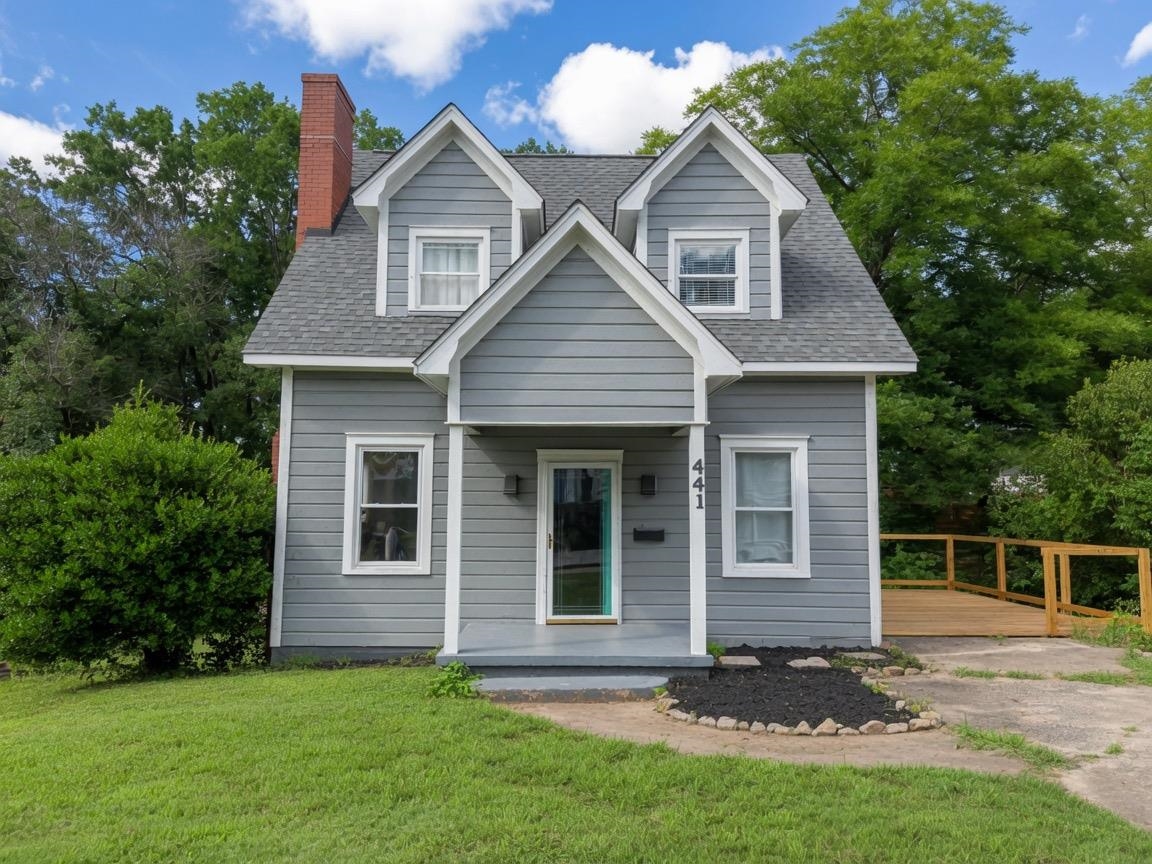 441 E Buford Street Property Photo 1