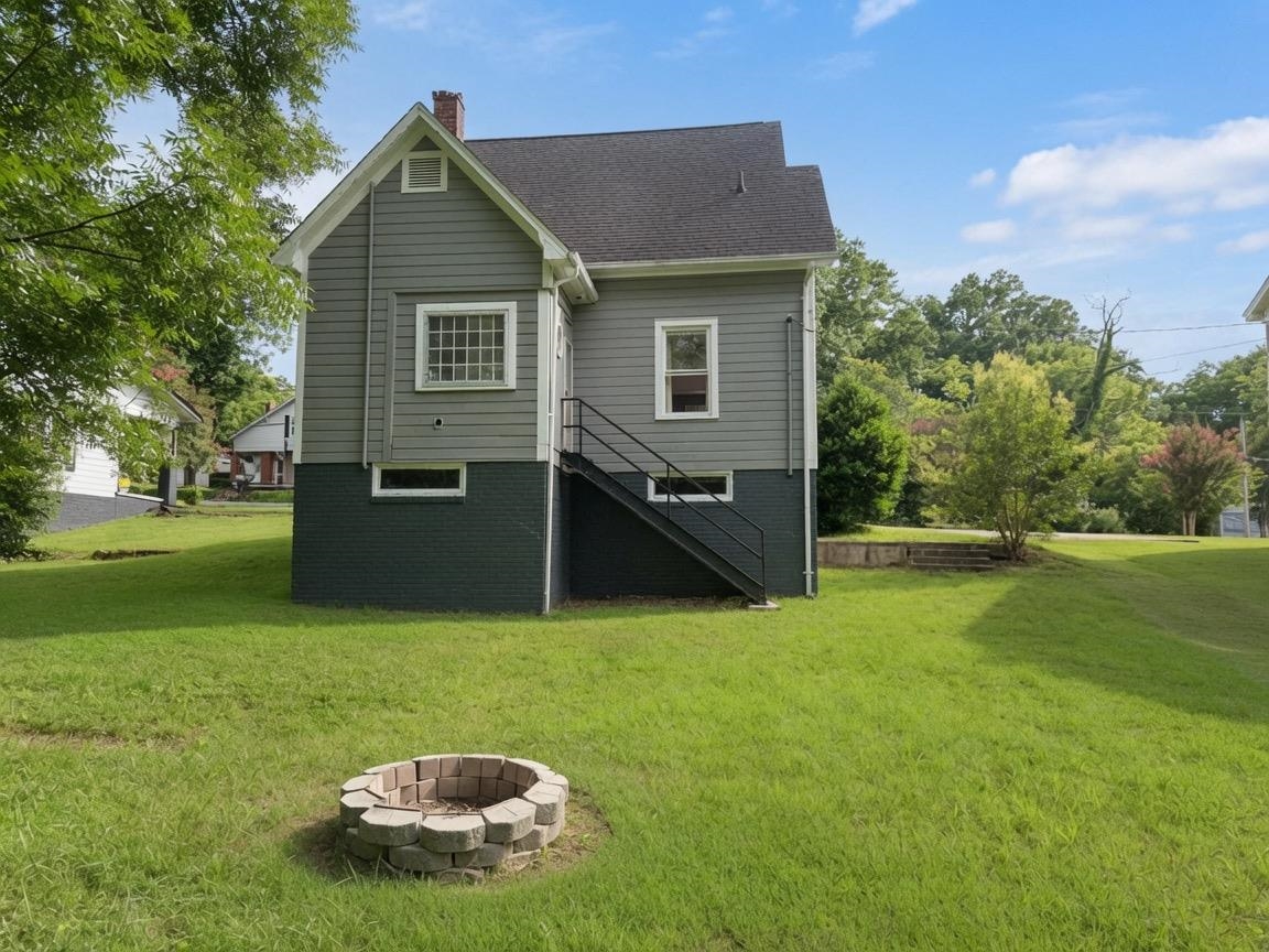 441 E Buford Street Property Photo 4