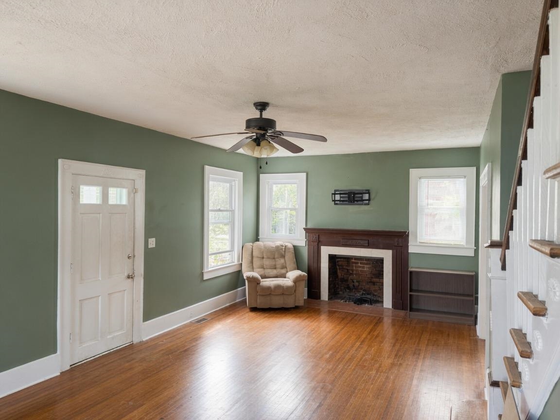 441 E Buford Street Property Photo 6