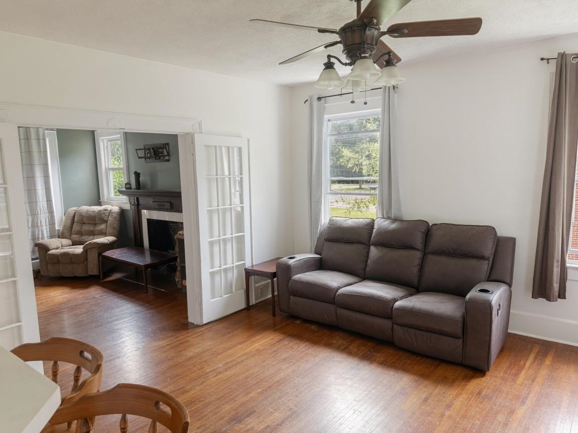 441 E Buford Street Property Photo 8