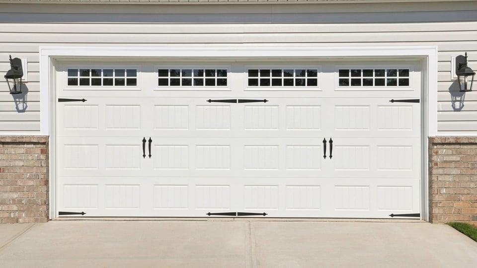570 Woodcot Drive Property Photo 3