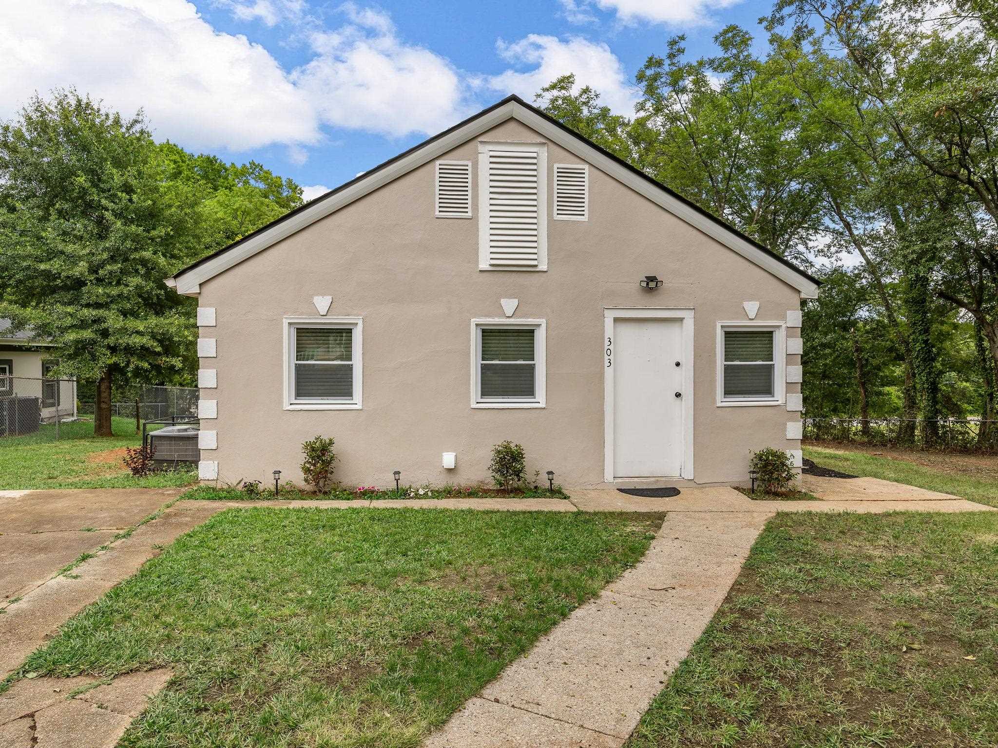 303 Highland Ave Property Photo 3