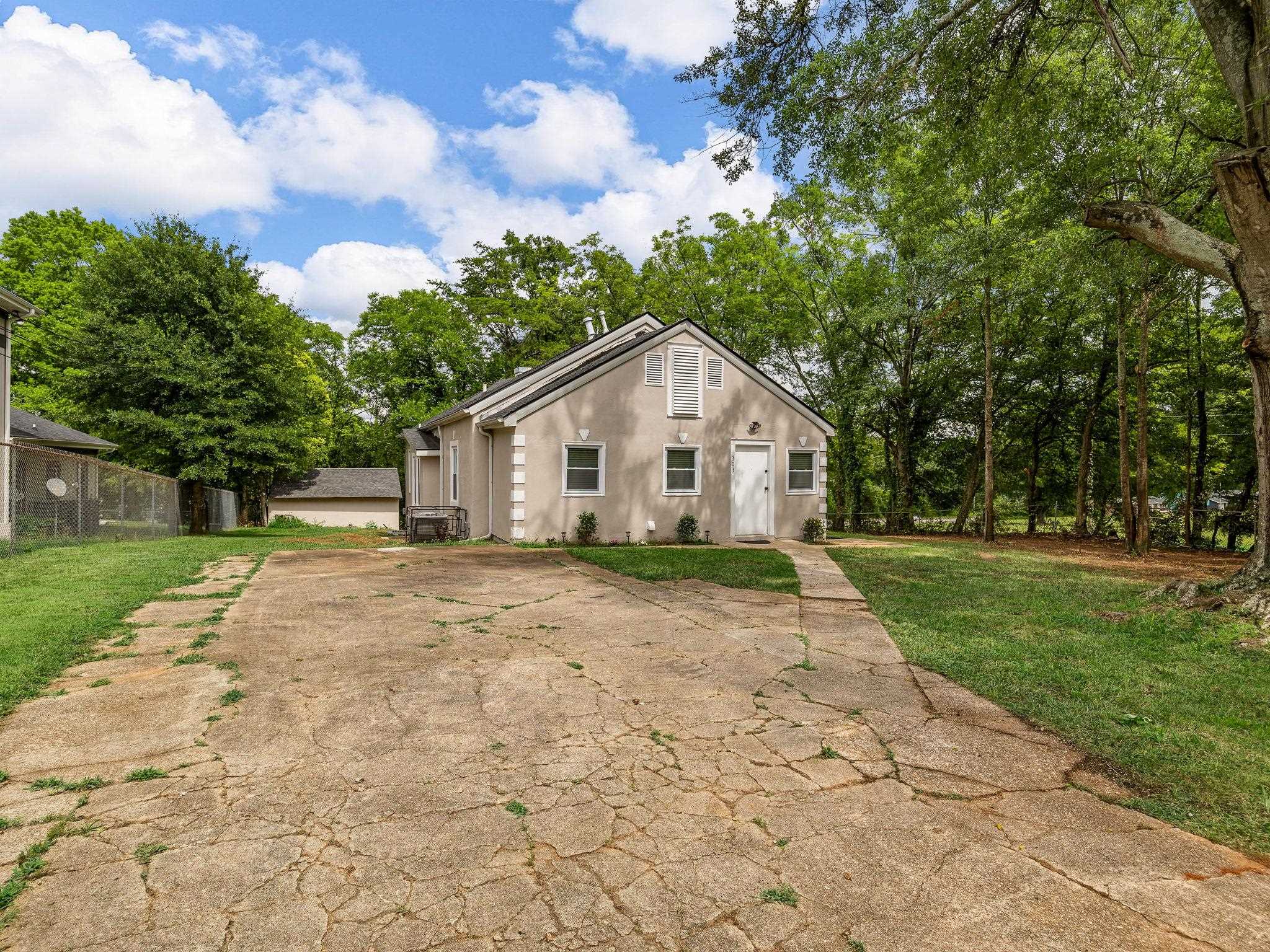 303 Highland Ave Property Photo 4