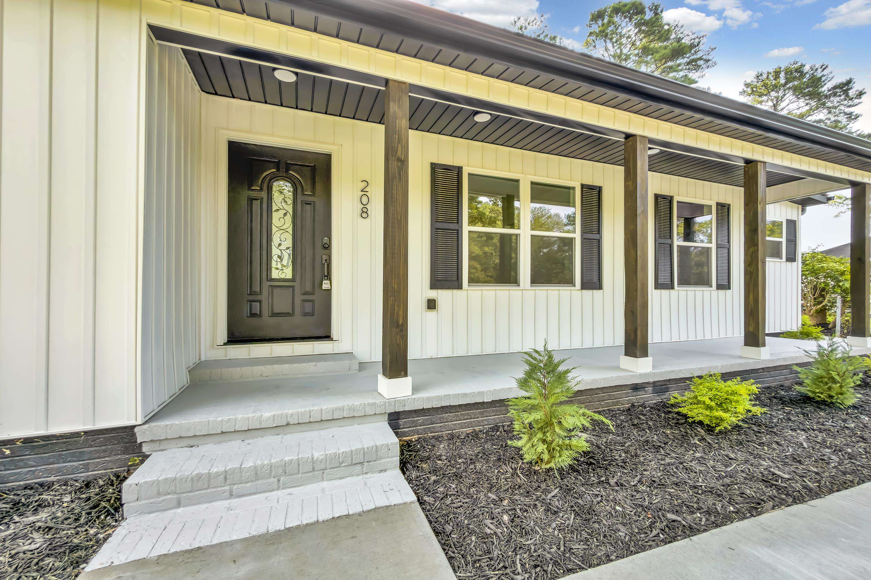 208 Seven Oaks Lane Property Photo 4