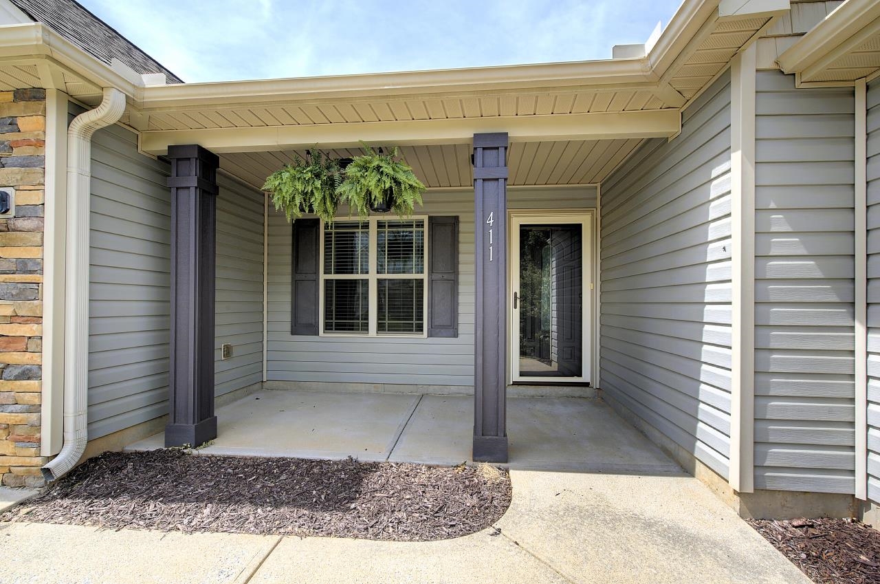411 Shoreline Boulevard Property Photo 2