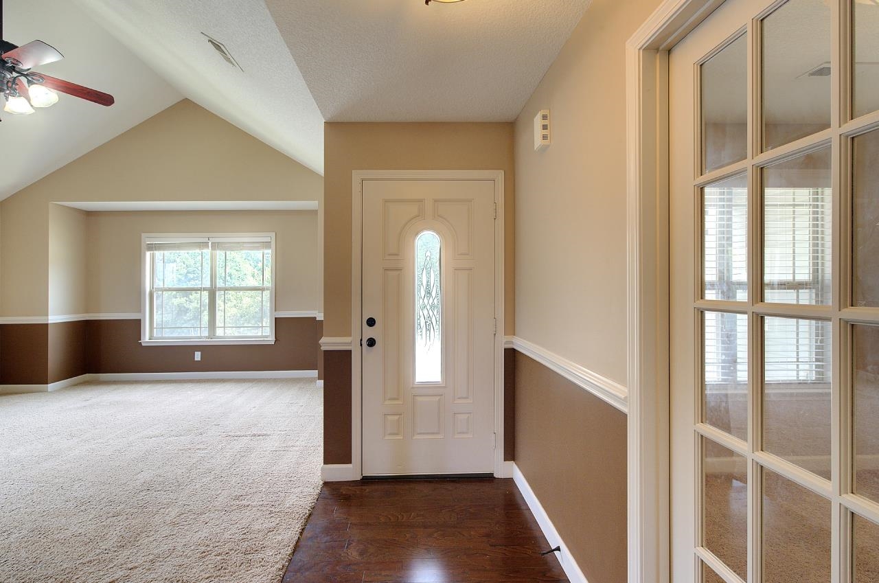 411 Shoreline Boulevard Property Photo 3