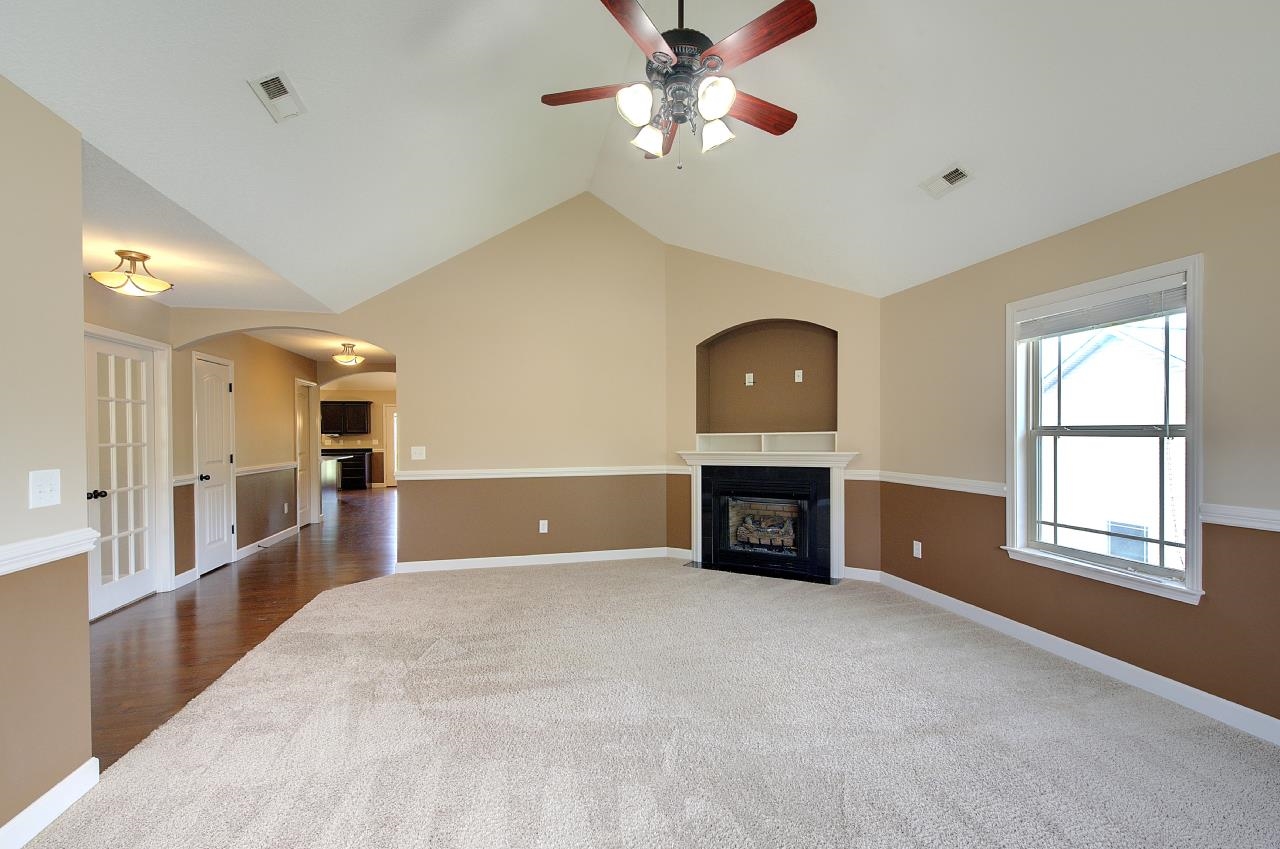 411 Shoreline Boulevard Property Photo 6