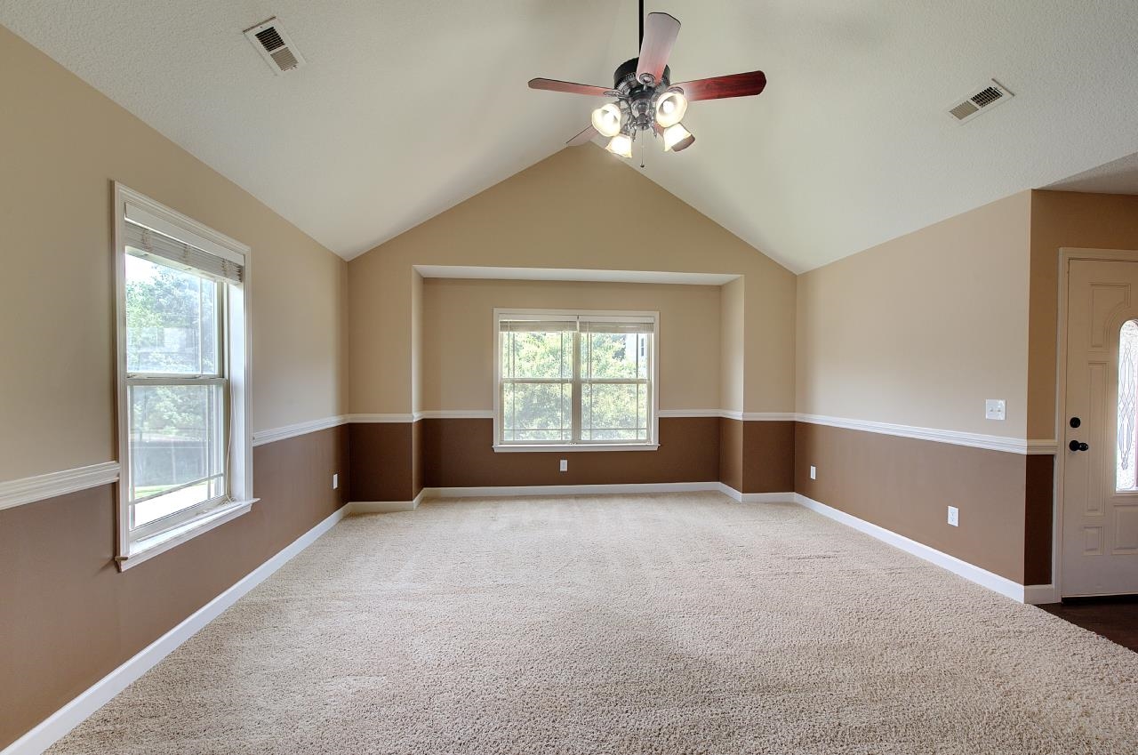 411 Shoreline Boulevard Property Photo 8