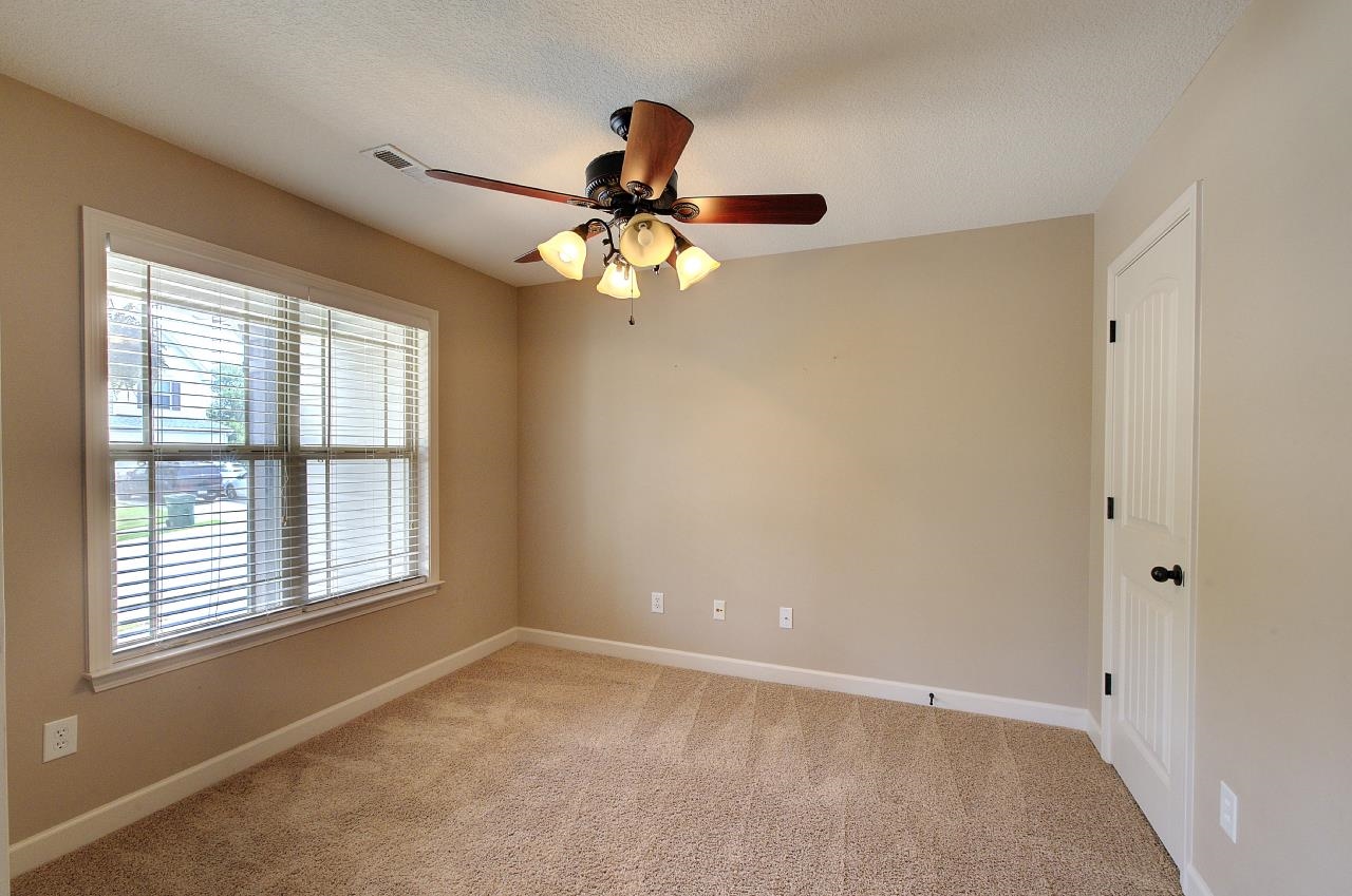 411 Shoreline Boulevard Property Photo 9