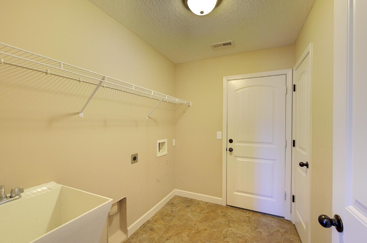 411 Shoreline Boulevard Property Photo 10