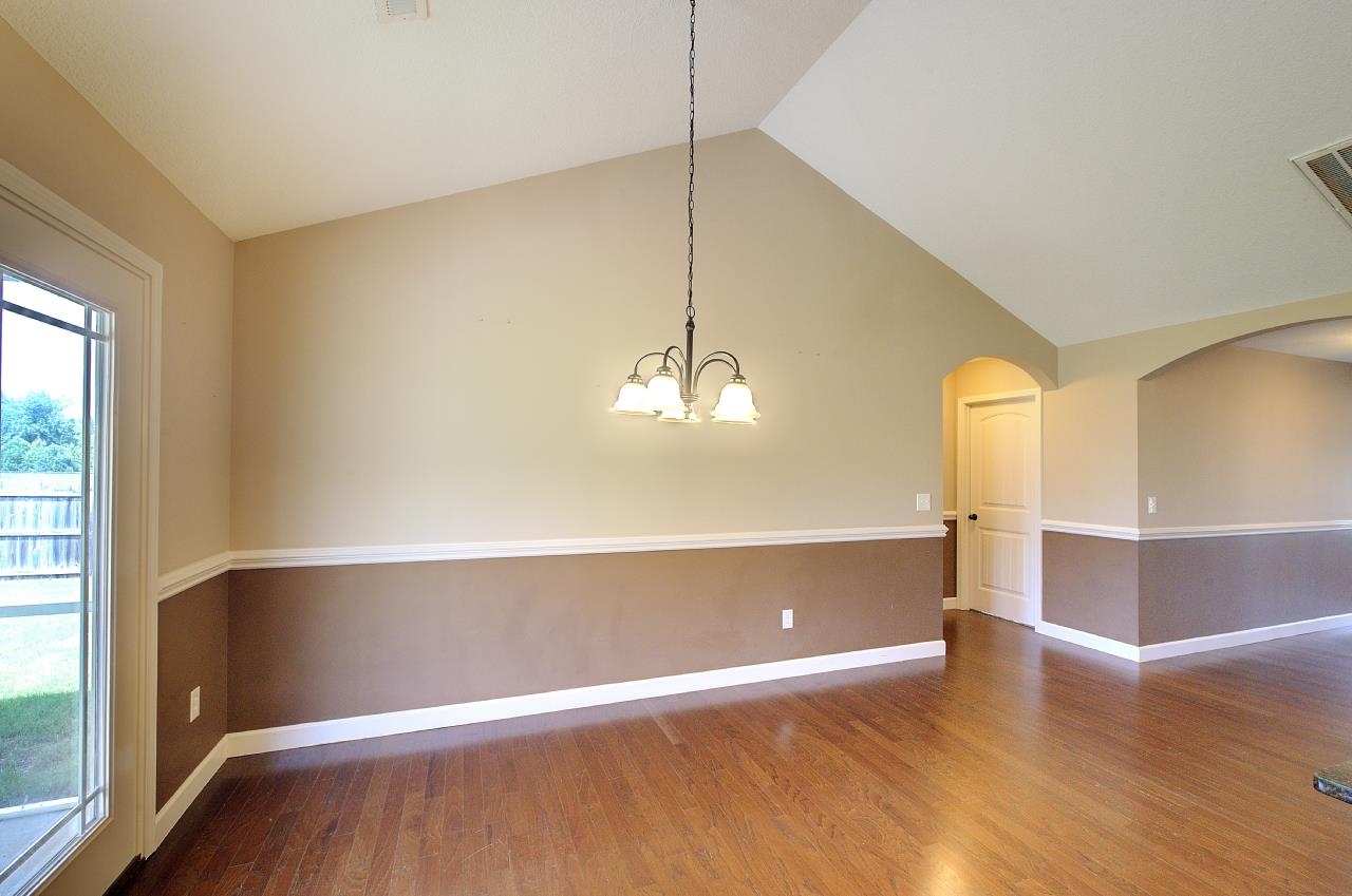 411 Shoreline Boulevard Property Photo 16