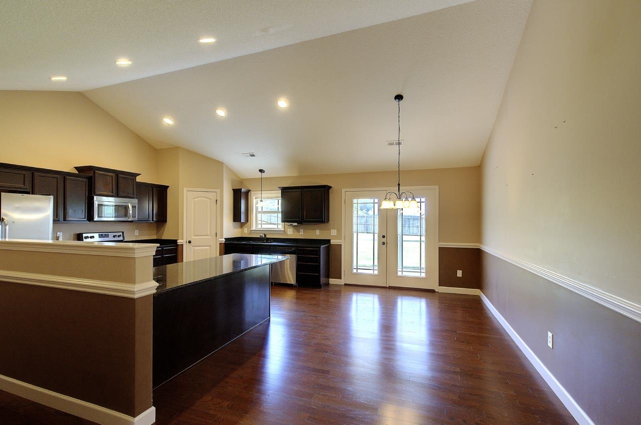 411 Shoreline Boulevard Property Photo 19