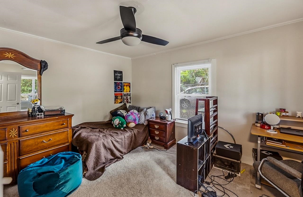 210 E Hampton Street Property Photo 6