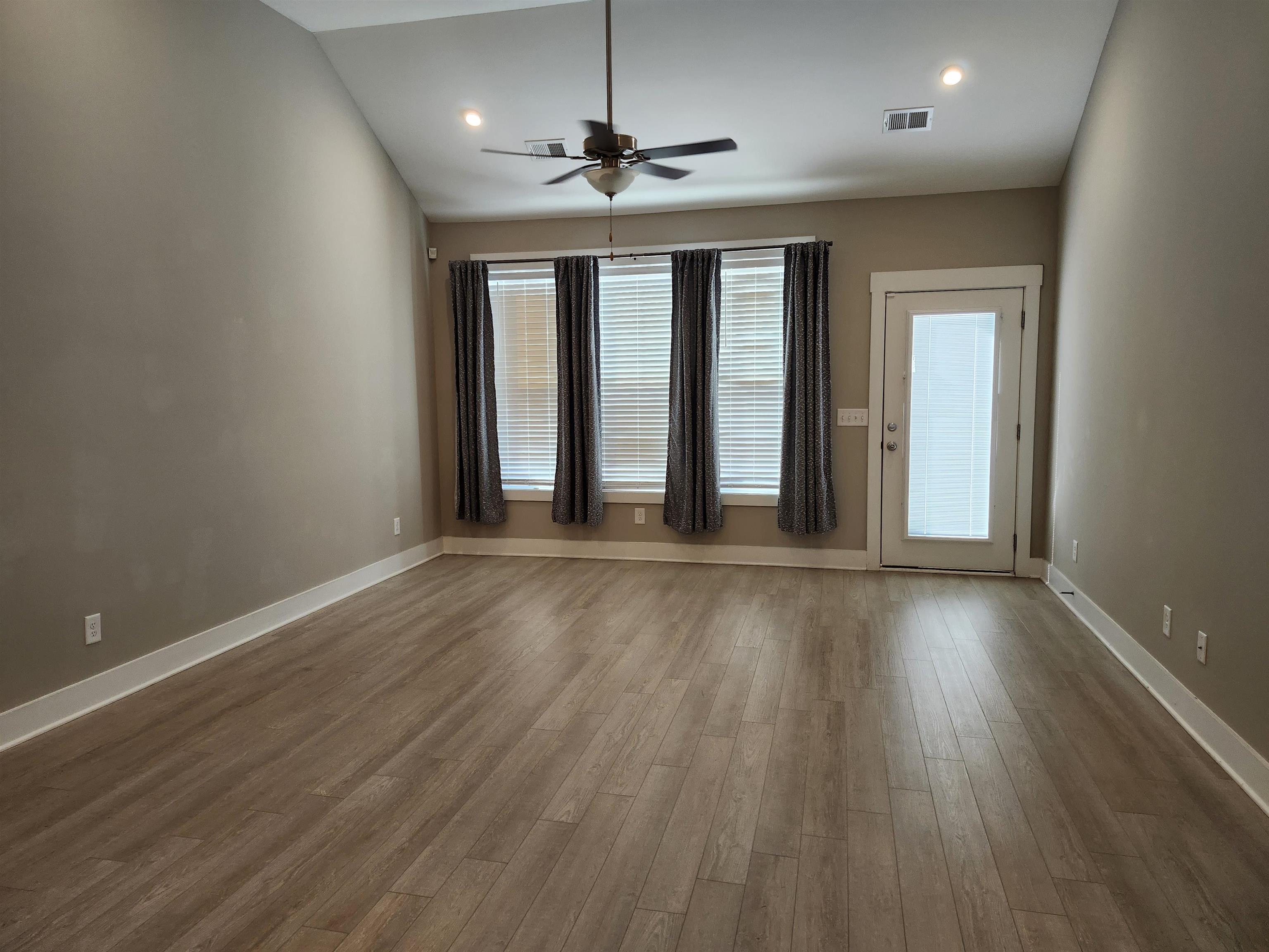 1008 Glohaven Way Property Photo 17