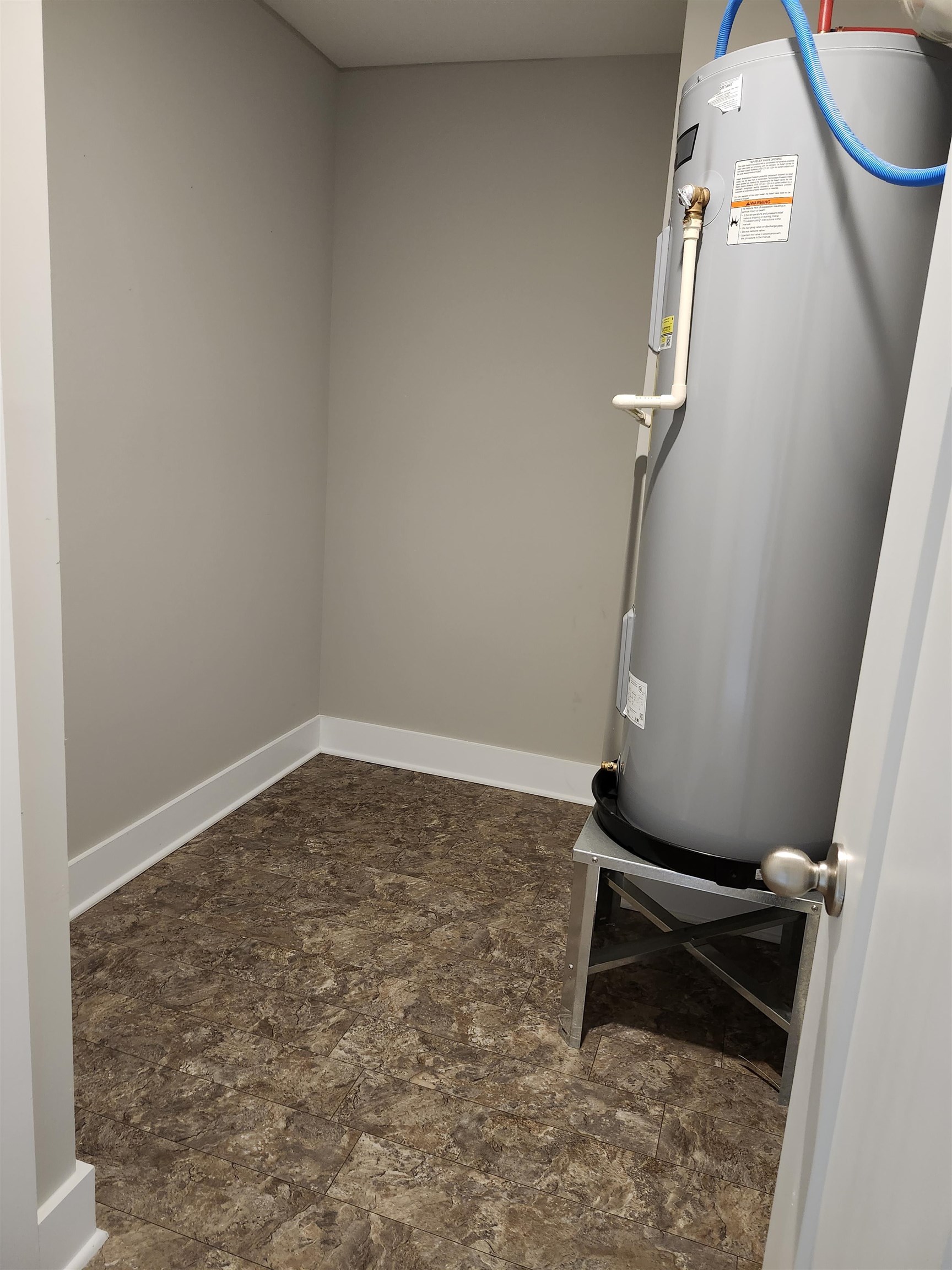 1008 Glohaven Way Property Photo 27
