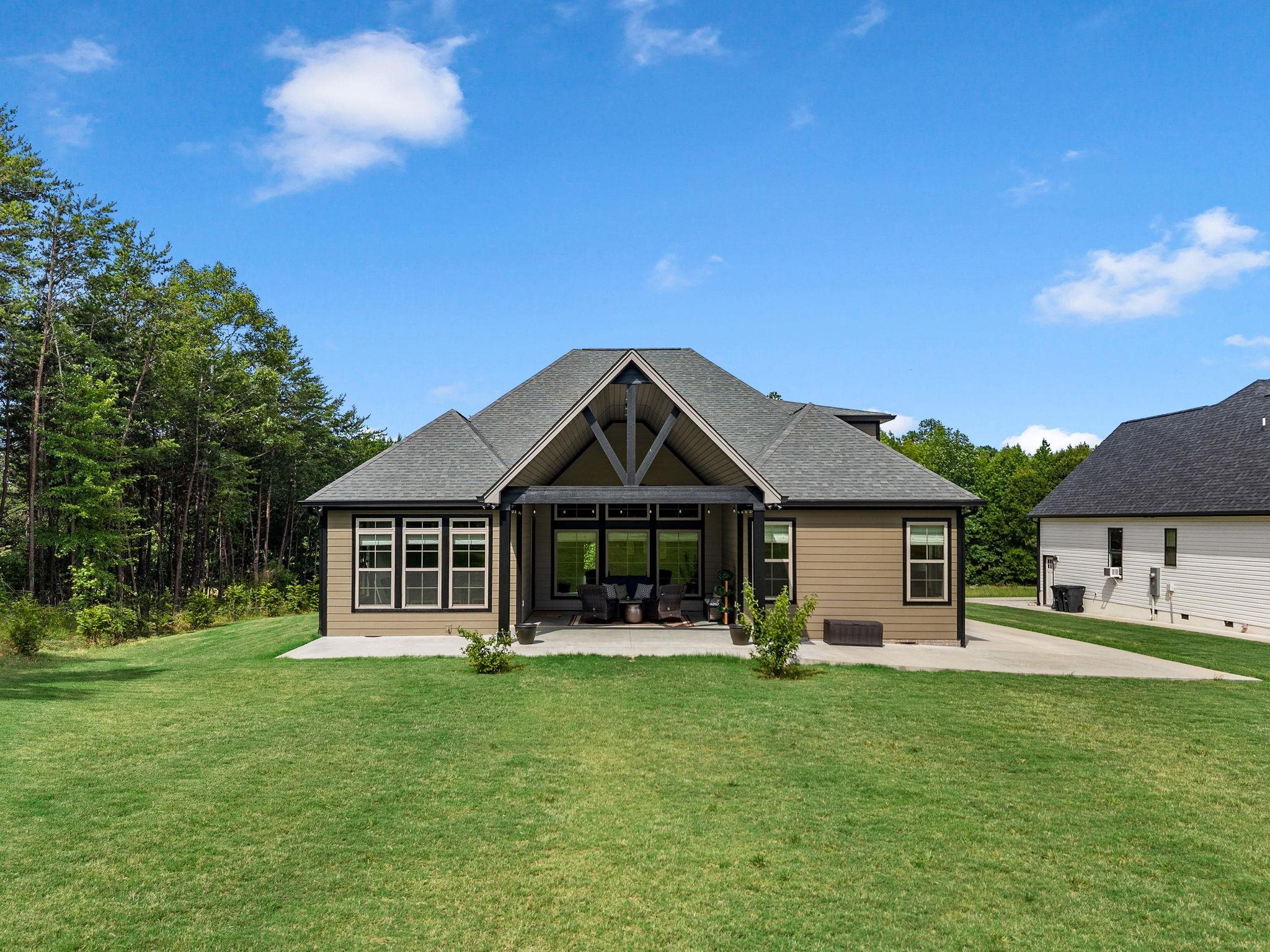 1687 Dickson Rd Property Photo 33
