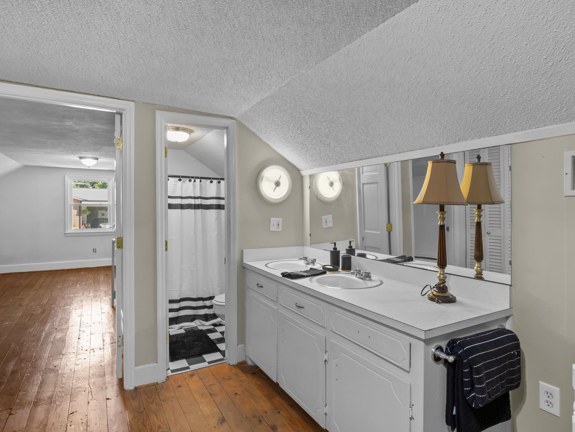 201 Spruce Street Property Photo 30