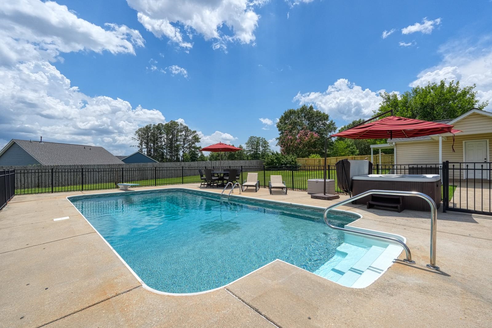140 Bermuda Lane Property Photo 2