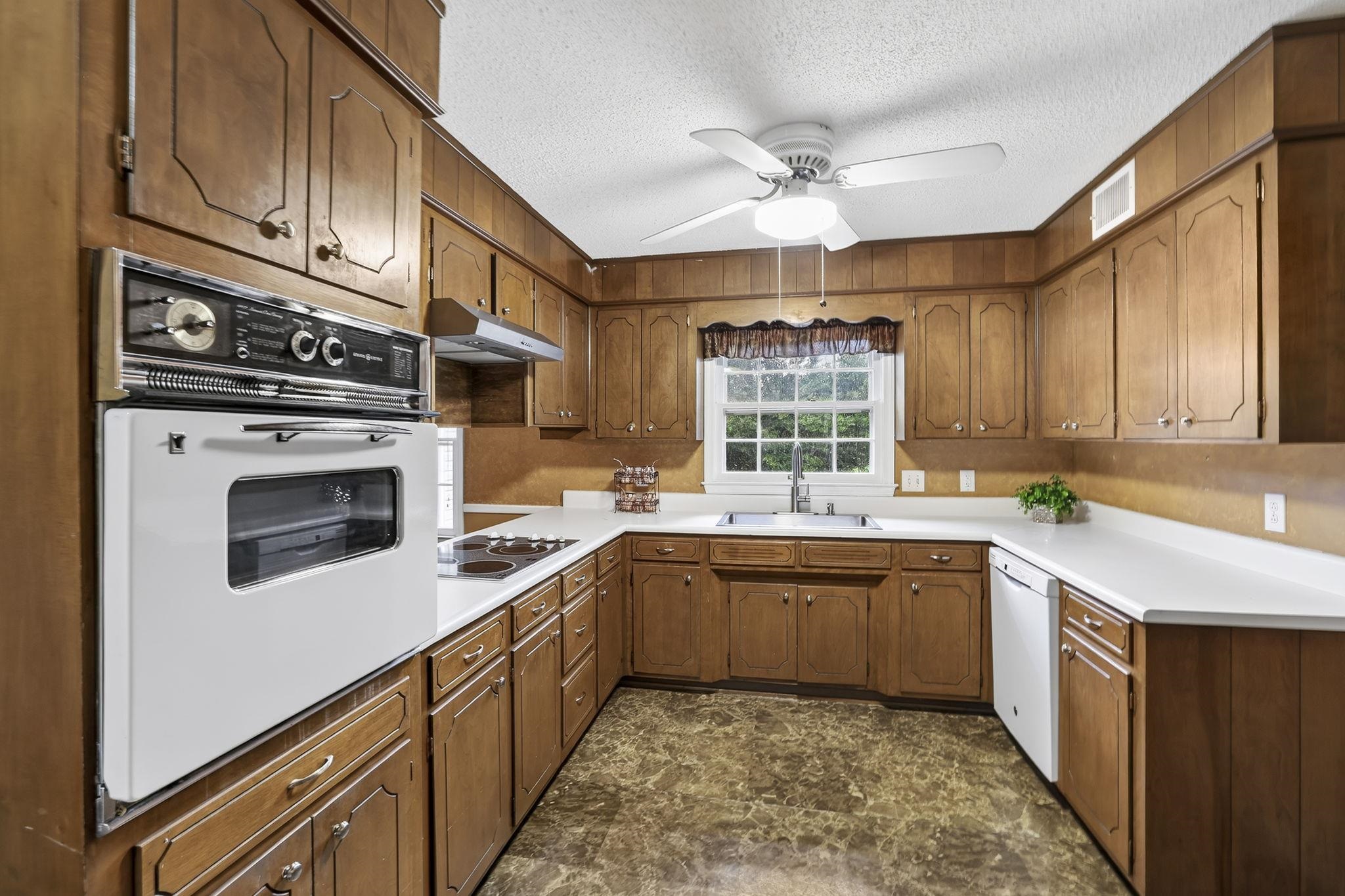 108 Sunline Place Property Photo 16