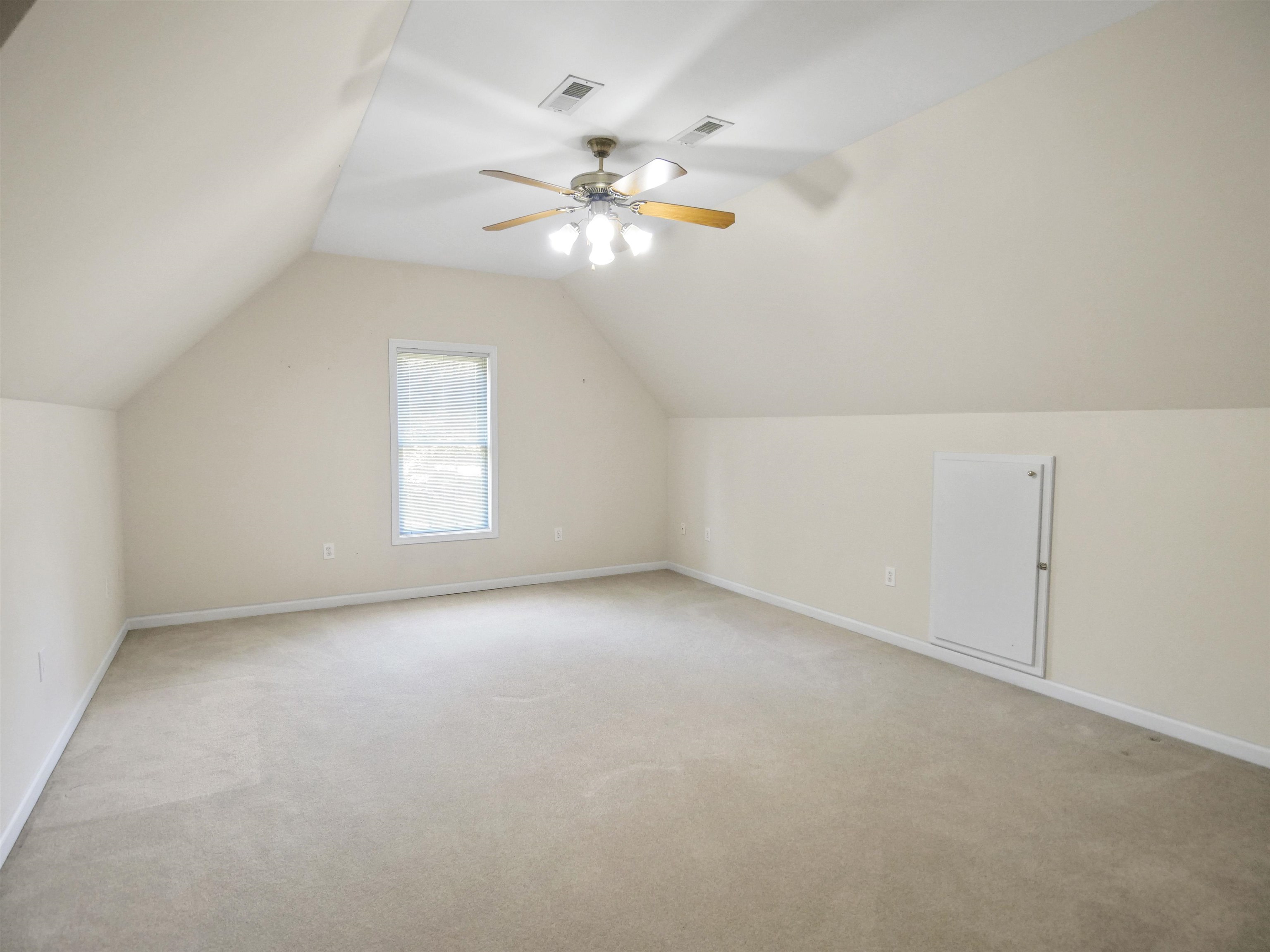240 Cedar Bluff Drive Property Photo 22