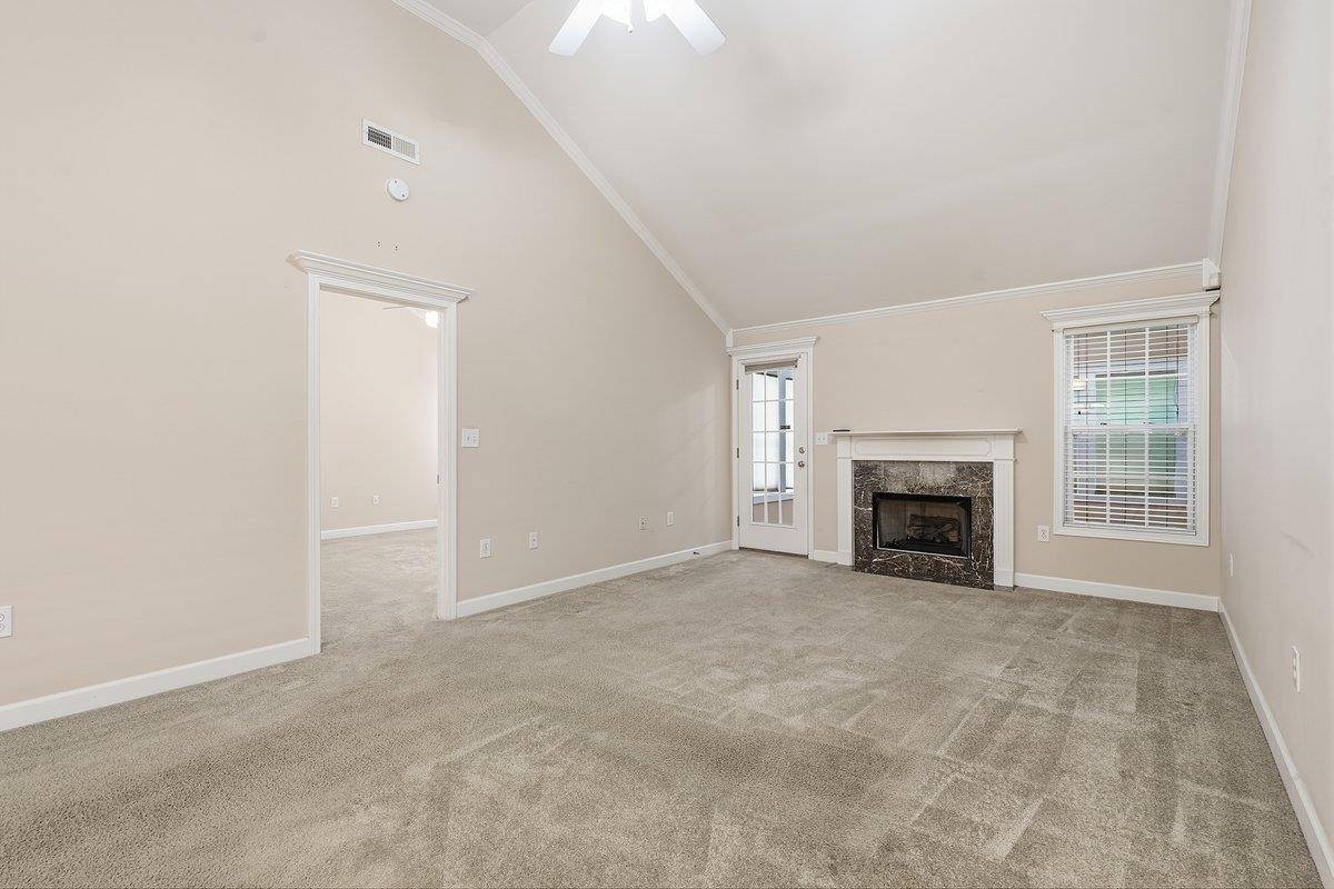 325 Rexford Dr Property Photo 7