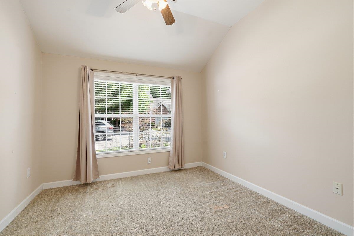 325 Rexford Dr Property Photo 20