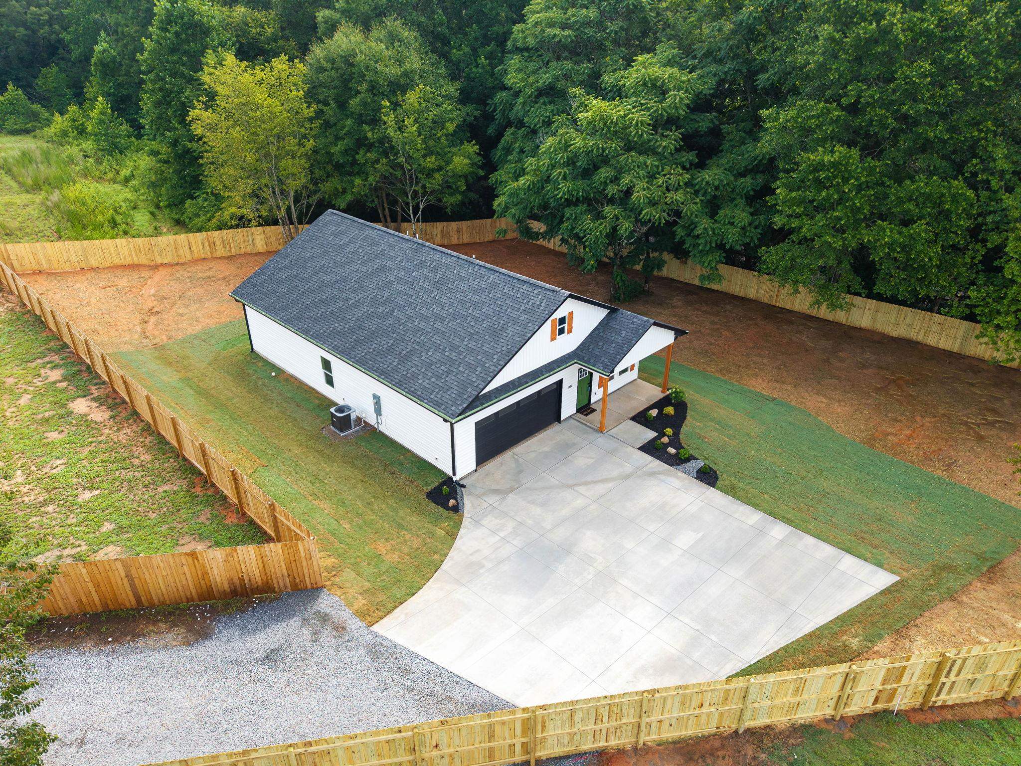 2302 Old Spartanburg Highway Property Photo 3