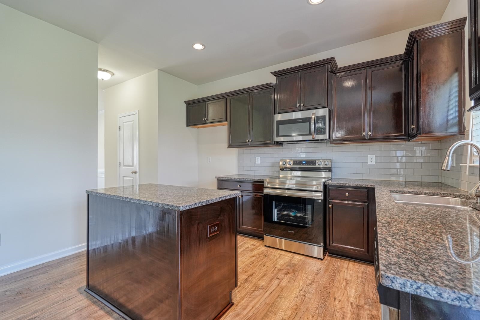 506 Friar Park Lane Property Photo 11