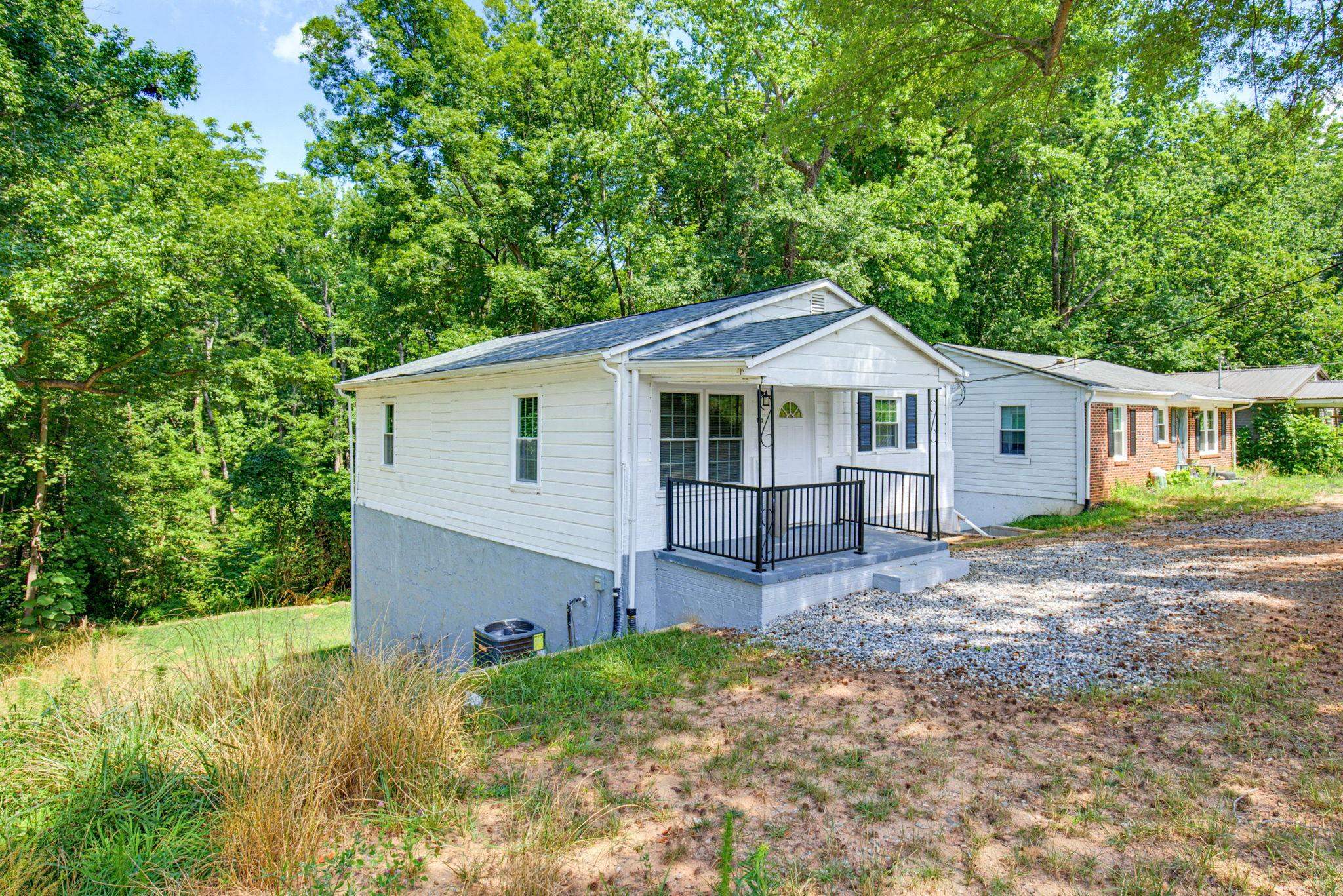 705 W Georgia Street Property Photo 1