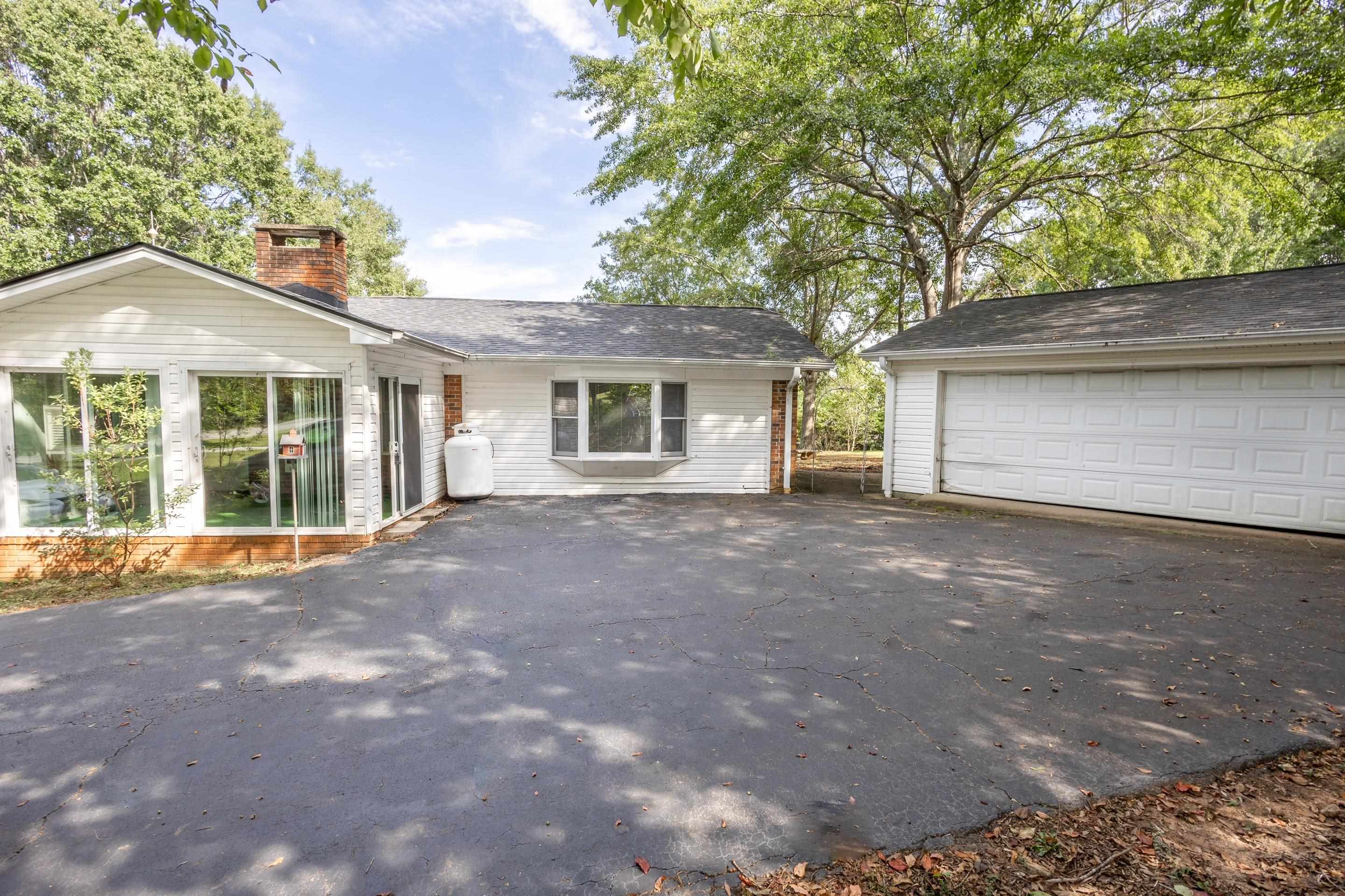 500 W Rutherford Street Property Photo 4