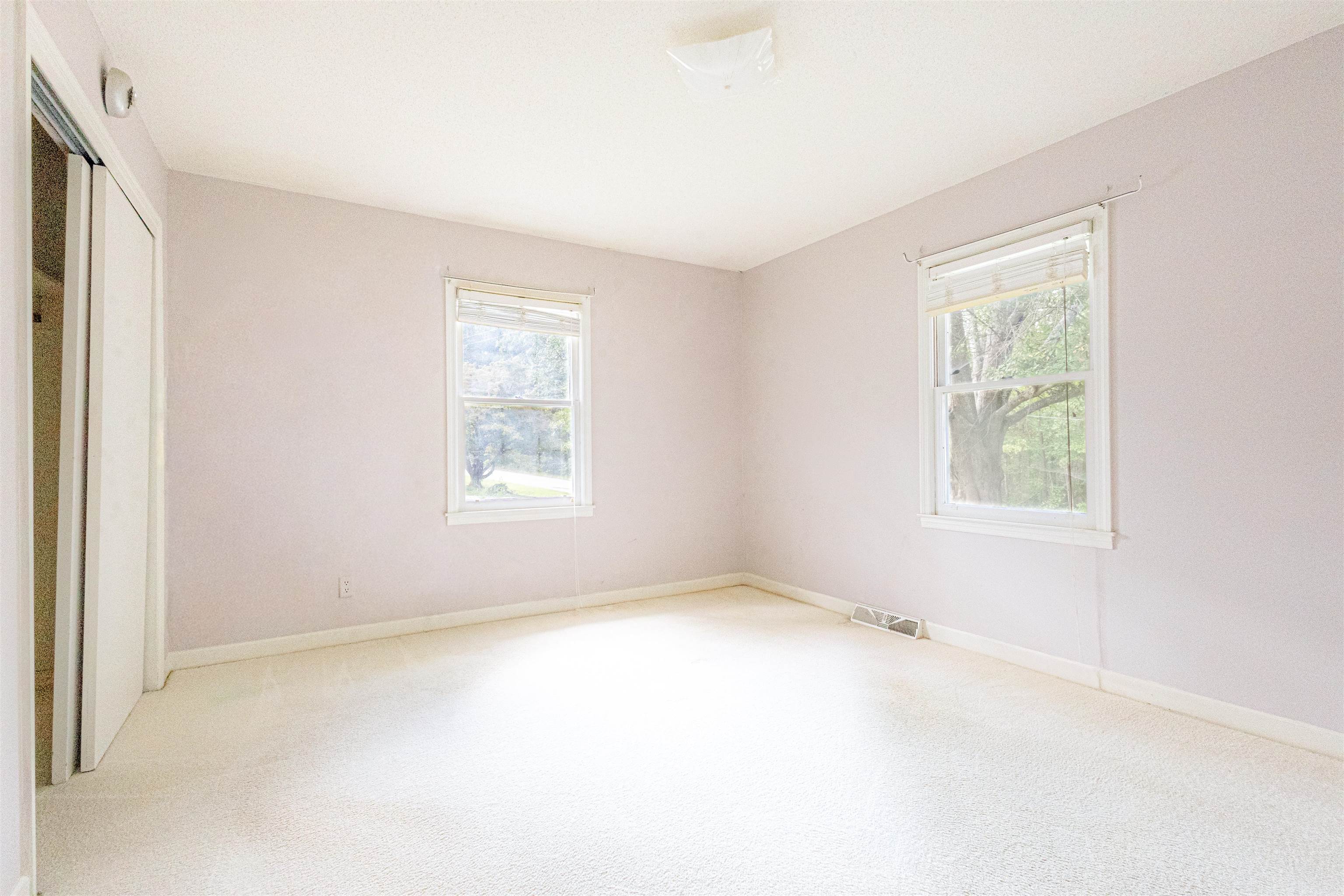 500 W Rutherford Street Property Photo 15