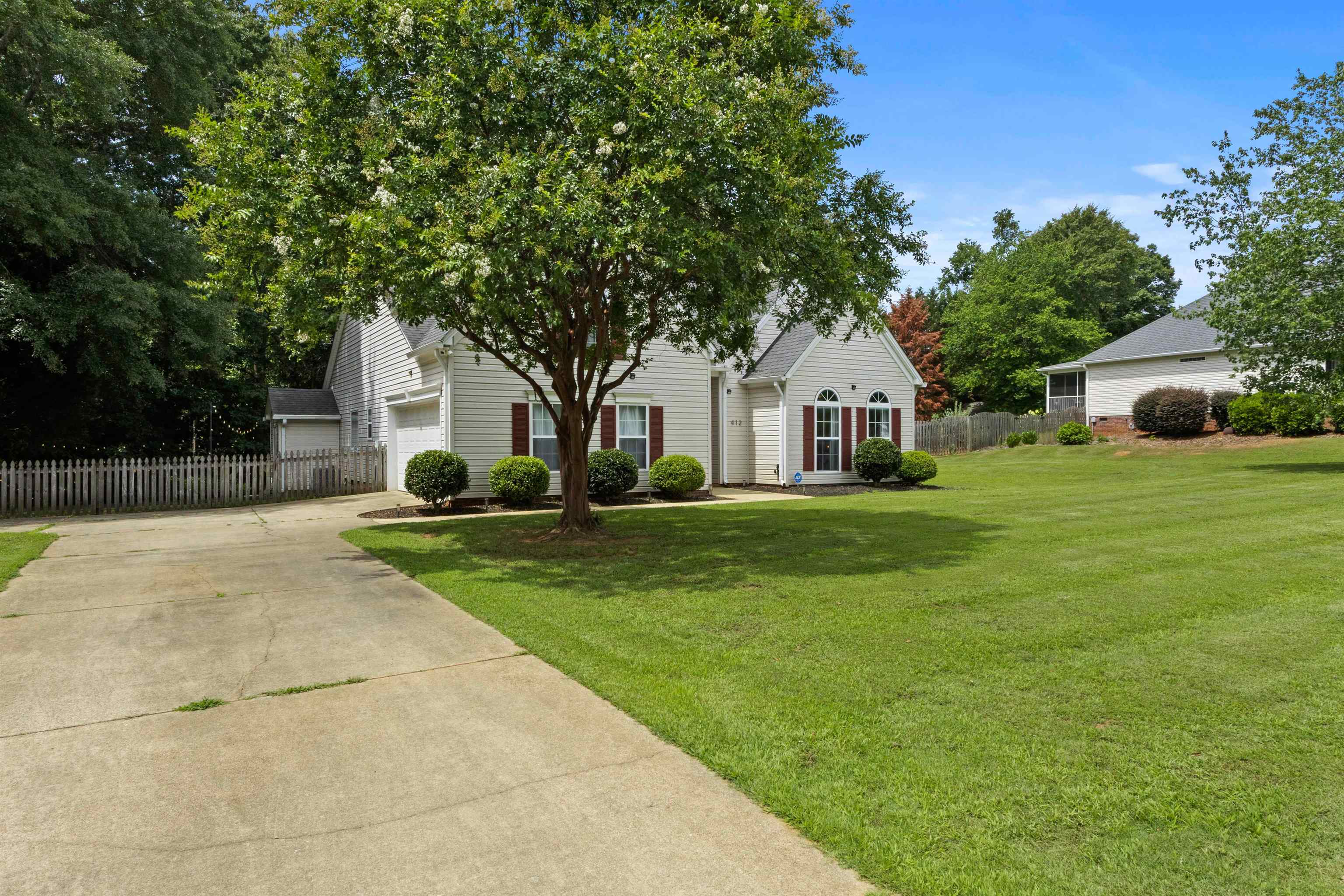 412 Ashley Oaks Drive Property Photo 4