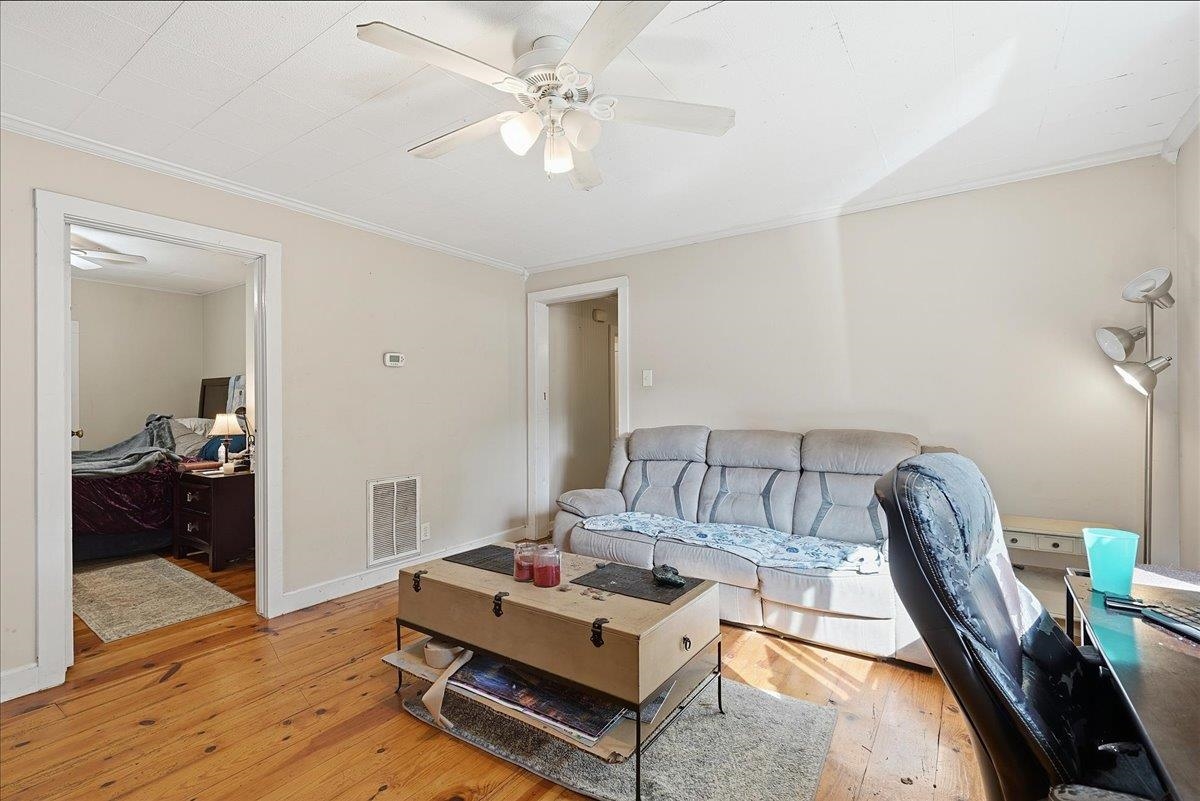 2060 Highway 418 Property Photo 6