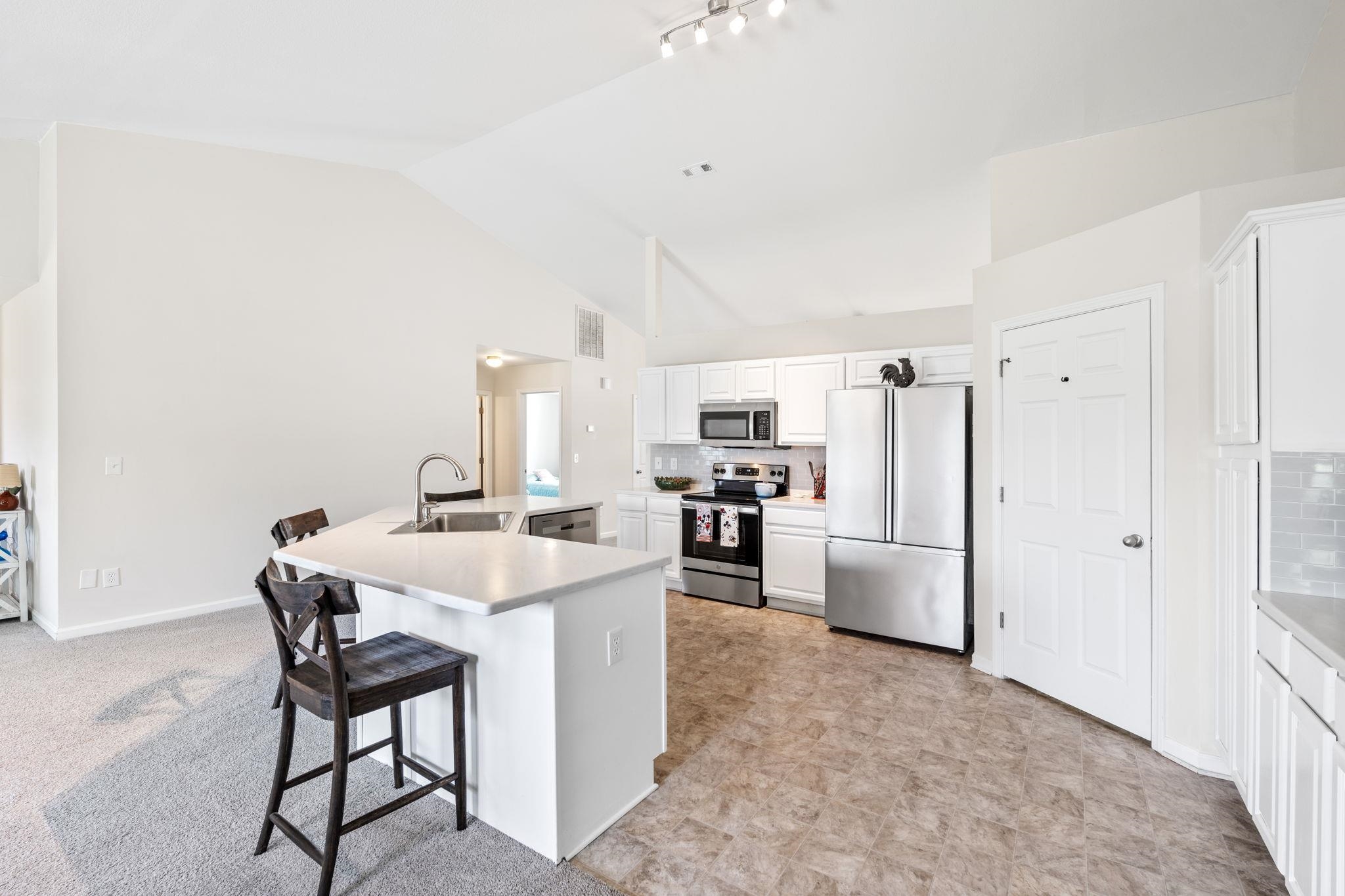413 Bentridge Drive Property Photo 8