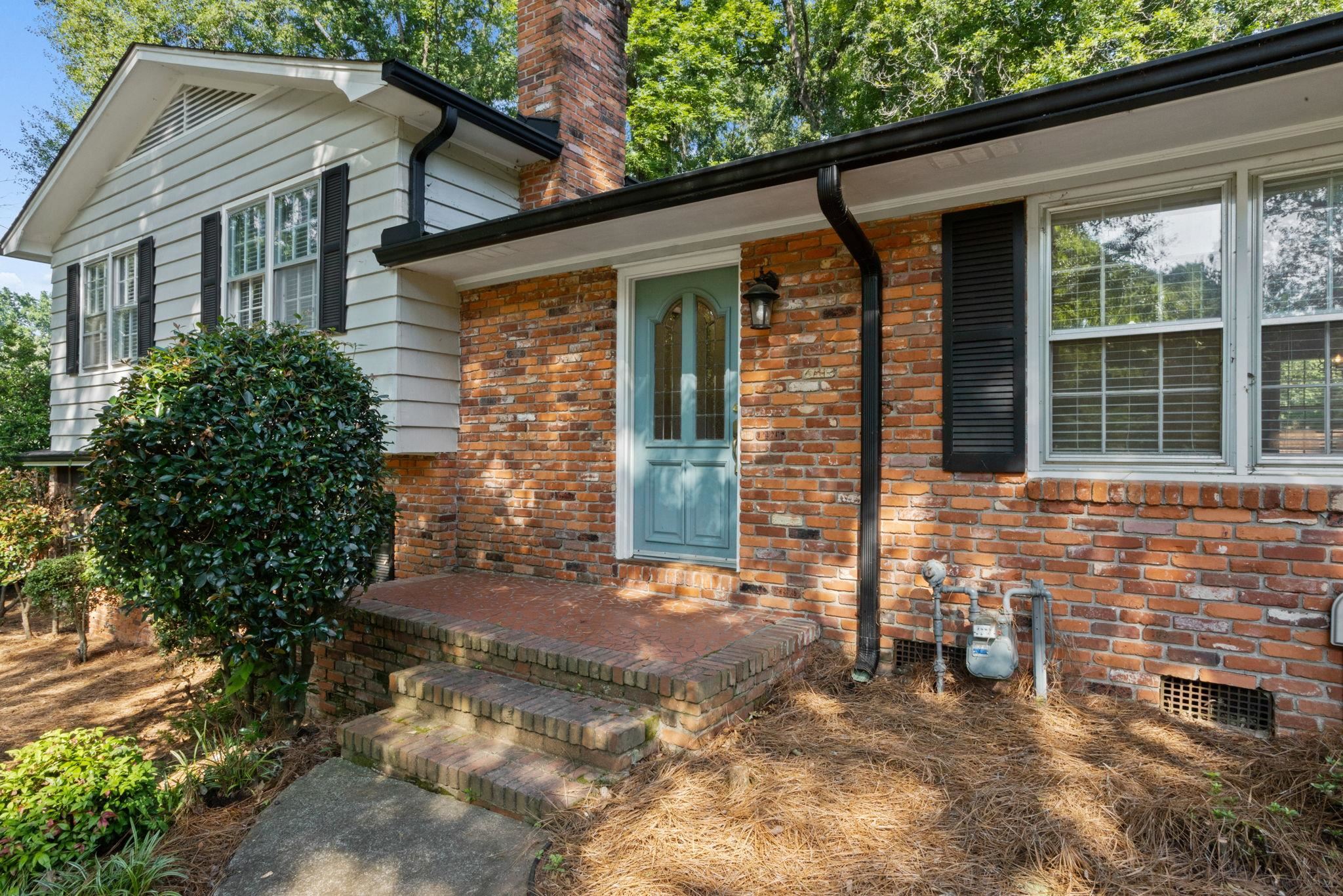 295 Fairlane Drive Property Photo 3
