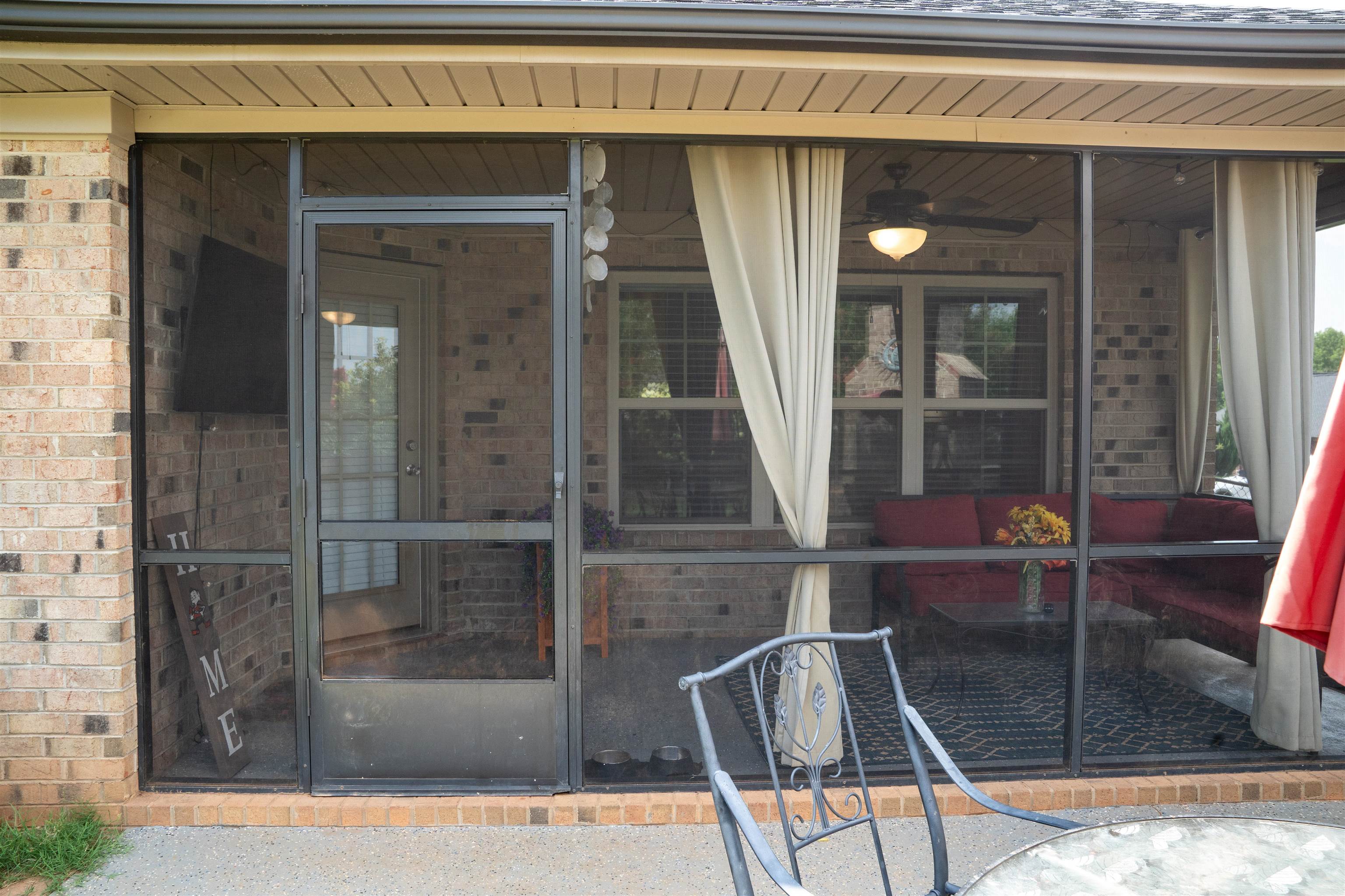 328 E Story Bush Lane Property Photo 3