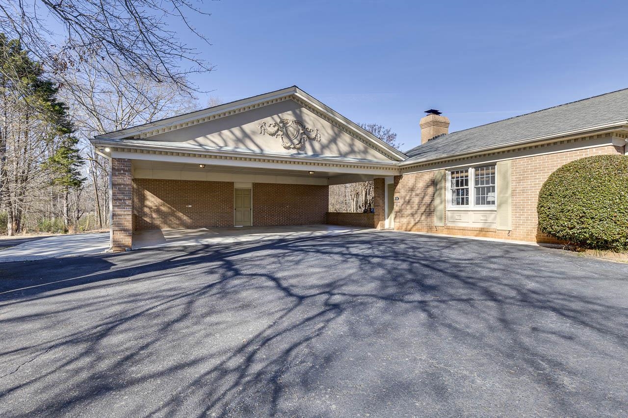 136 Club Drive Property Photo 4
