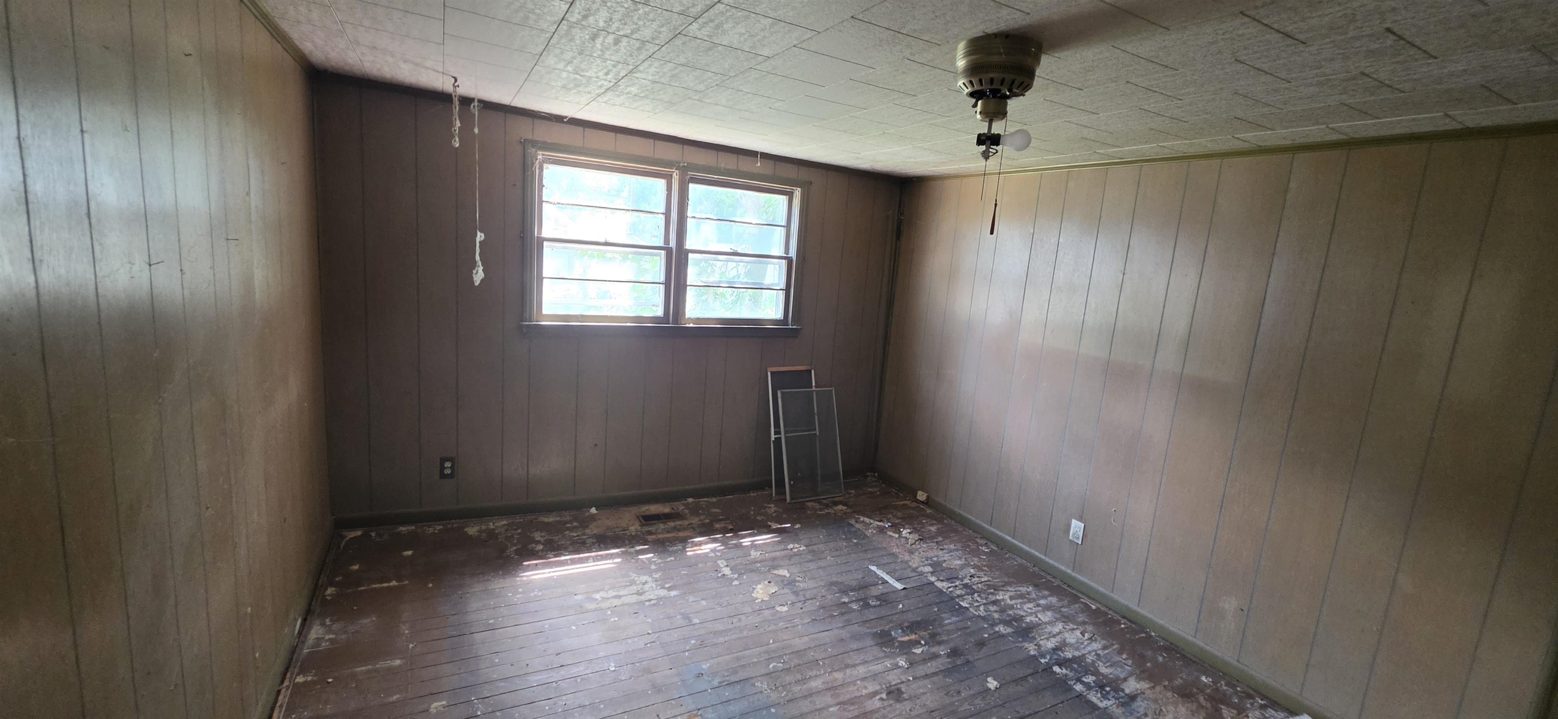 378 College Street Property Photo 6