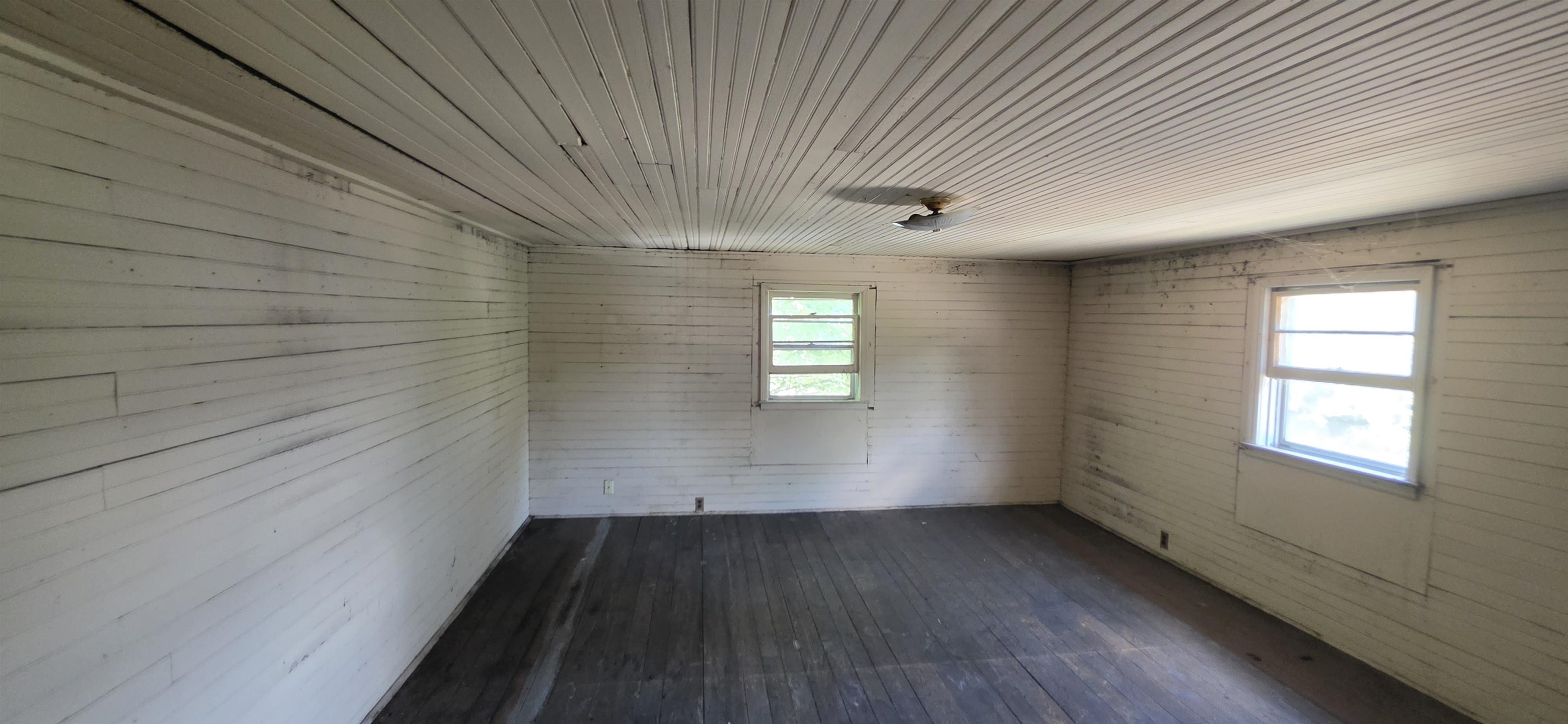 378 College Street Property Photo 7