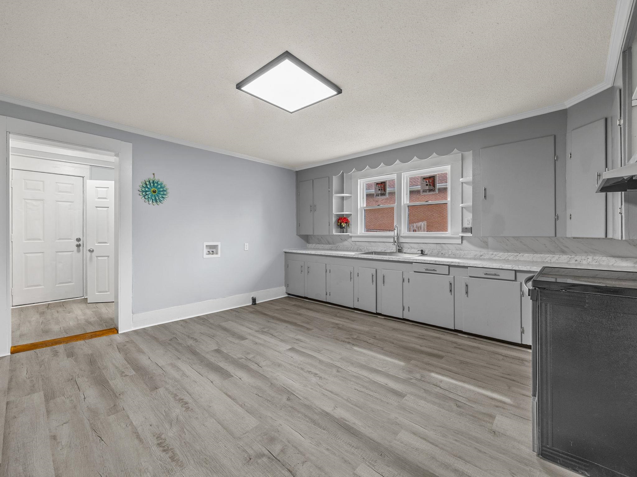 1210 West Street Property Photo 6