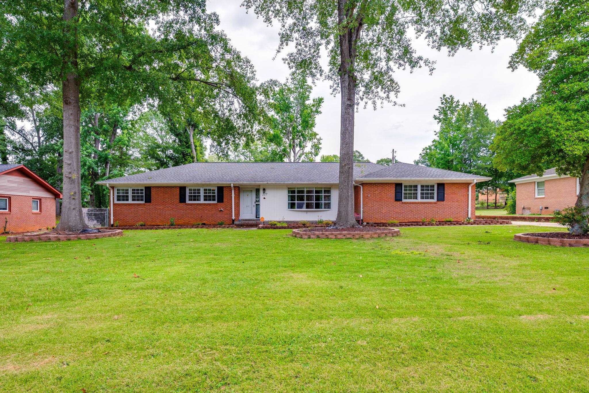 217 Navaho Drive Property Photo 2